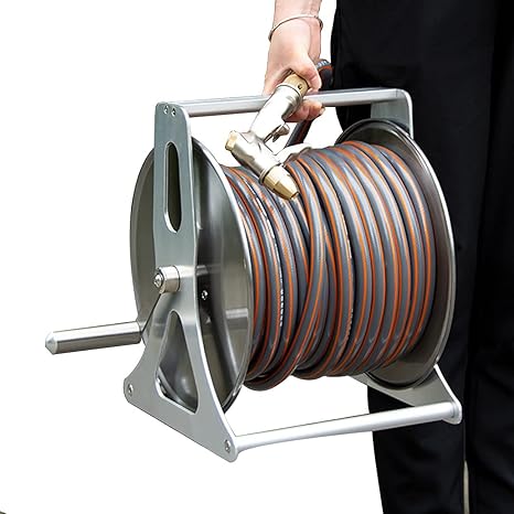 Amazon Co Jp ステンレス鋼の庭のホースリール 壁の台紙の水ホース収納ラック 壁 床の取り付け金属の水ホース ホルダー 庭 庭 農場 そしてパティオのための庭のホースに最適 Size 40m Diy 工具 ガーデン