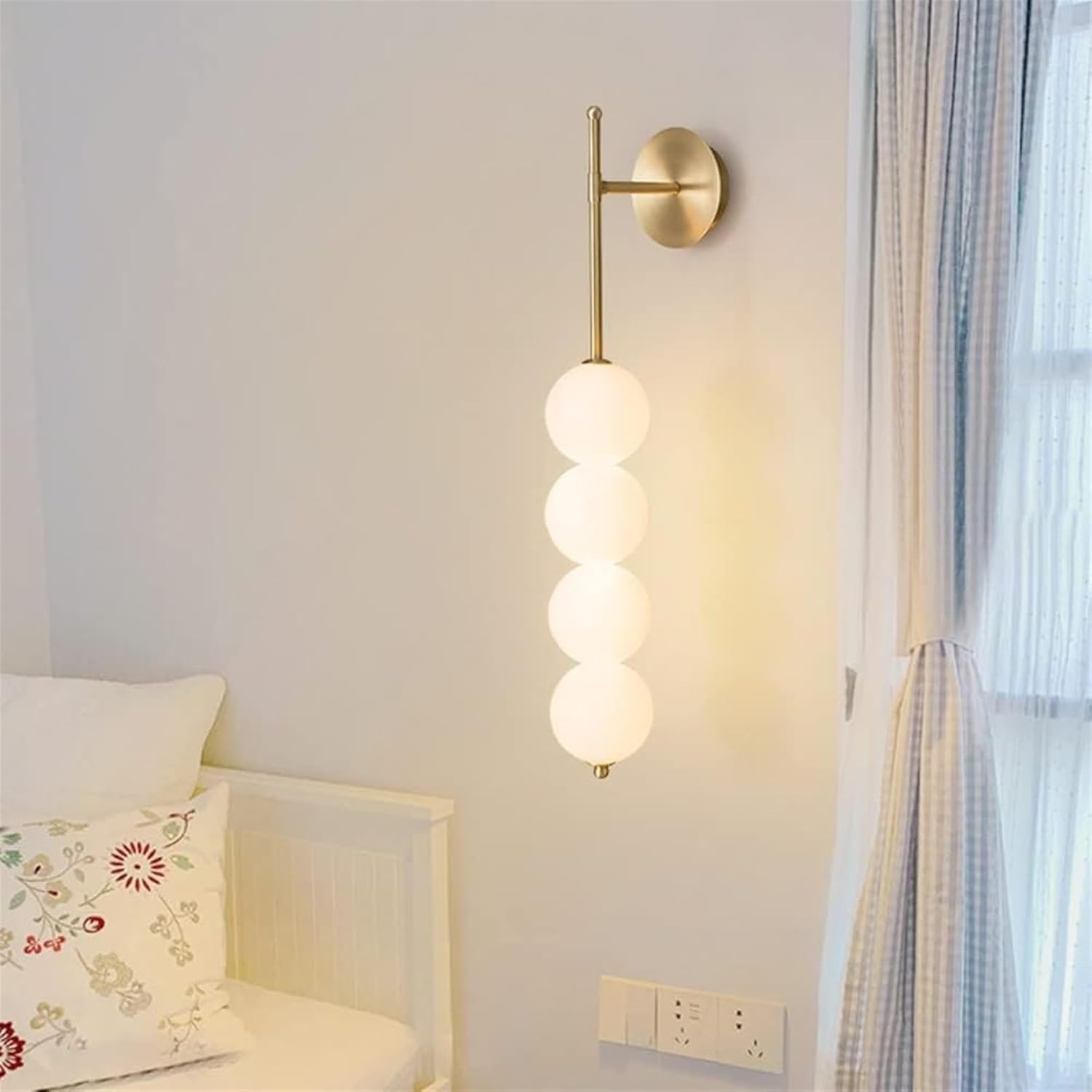 Kinkiet w stylu Mid-Century Modern, żyrandol nocny z kloszem z matowego szkła w kształcie kuli, mosiężna lampa w stylu art déco do salonu, sypialni, przedpokoju, łazienki.