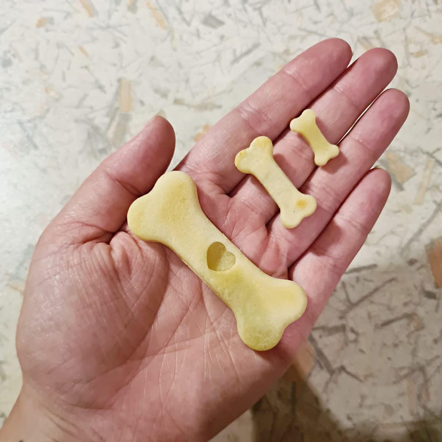 Collory grote botten (7cm) siliconen bakvorm, botten bakvorm voor hondenkoekjes en hondensnoepjes, pralinevorm, antiaanbaklaag en voedselveilig (BPA-vrij