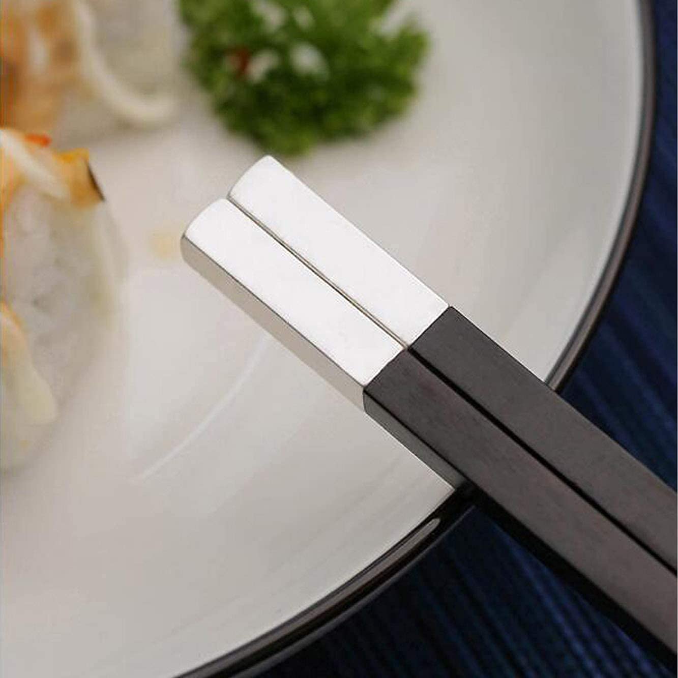 Baguettes japonaises réutilisables Baguettes en métal 10 Paires Baguettes réutilisables Coffret Cadeau, Baguettes Chinoises en Bois Naturel avec tête en métal Boîte Faite à la Main(B-25Cm)