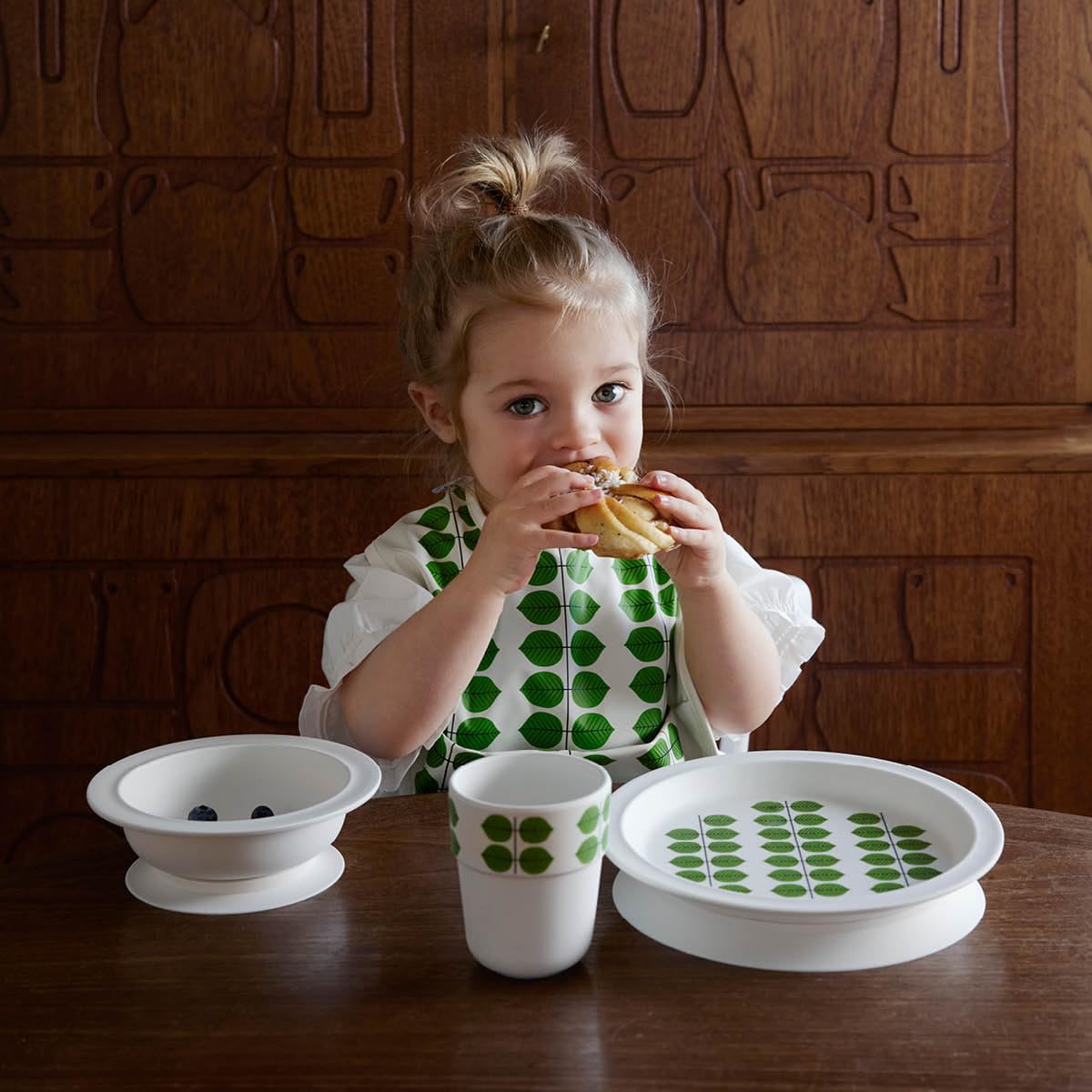 Elodie Details Vajilla Bebé Infantil – Plato Cuenco Vaso en PLA, Ventosa Silicona Extraíble, Sin BPA, Apto Lavavajillas y Microondas, Primeras Comidas Niño dès 12 meses, Berså