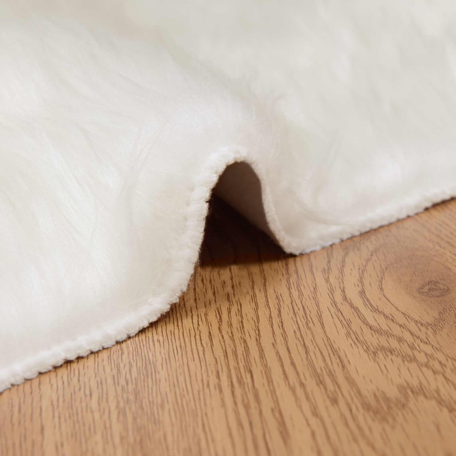 Tafalla - Alfombra de piel de oveja sintética, 100 x 200 cm, de pelo alto, de poliéster, en color blanco, diseño moderno para salón, dormitorio, pasillo