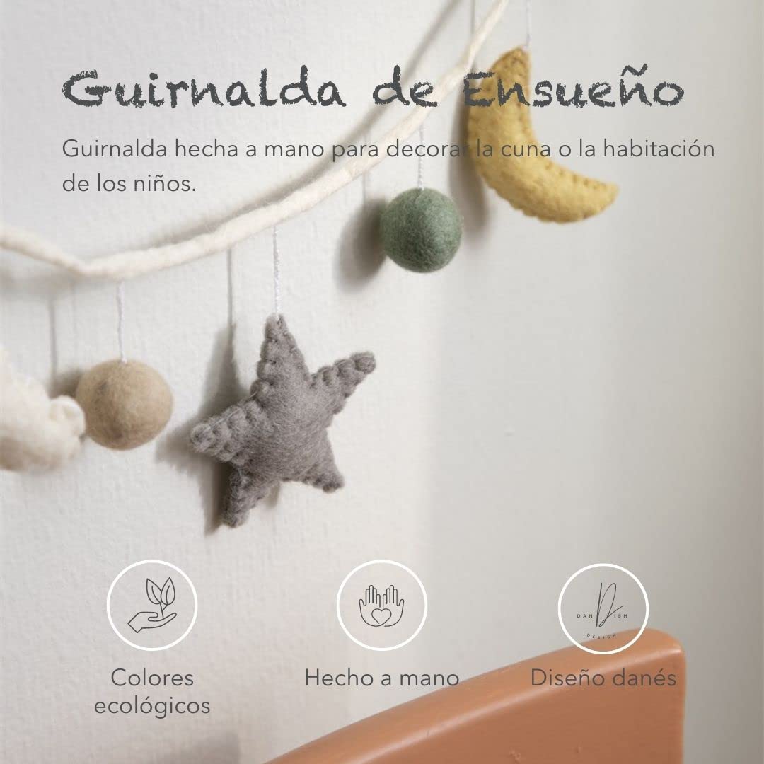 Én Gry & Sif Guirnalda de luna y estrellas de fieltro, decoración para habitación infantil, hecha a mano, decoración de pared para habitación de bebé, 190 cm, 12213