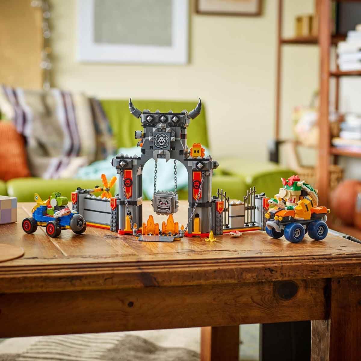LEGO Super Mario: Mario Kart, Bowser's Castle Toy, Interactive Set including 2 Cars & 4 Figures incl. Yoshi - Image 2