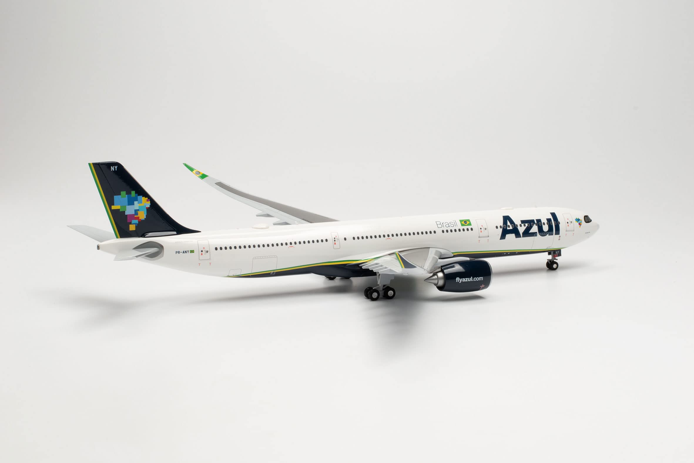 herpa Modellflugzeug Azul Airbus A330-900neo Azul Sem Fim Maßstab 1:200, Modellbau Flugzeug, Flugzeugmodell für Sammler, Miniatur Deko, Flieger mit Standfuß aus Kunststoff