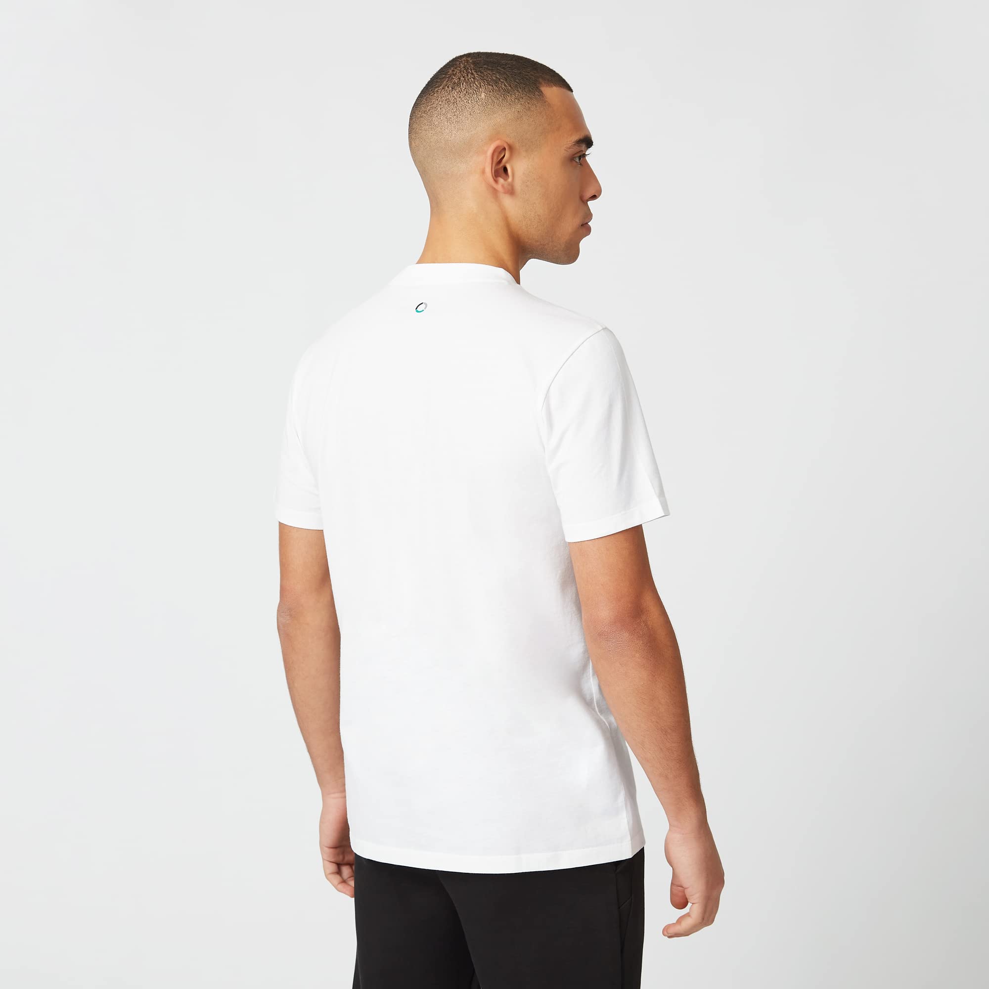 Mercedes AMG Petronas Camiseta con Logotipo Grande Camiseta de Manga Corta con Cuello Redondo y Logotipo Impreso con Broche secundario y Cuello Acanalado Hombre (Pack de 1) — view 4
