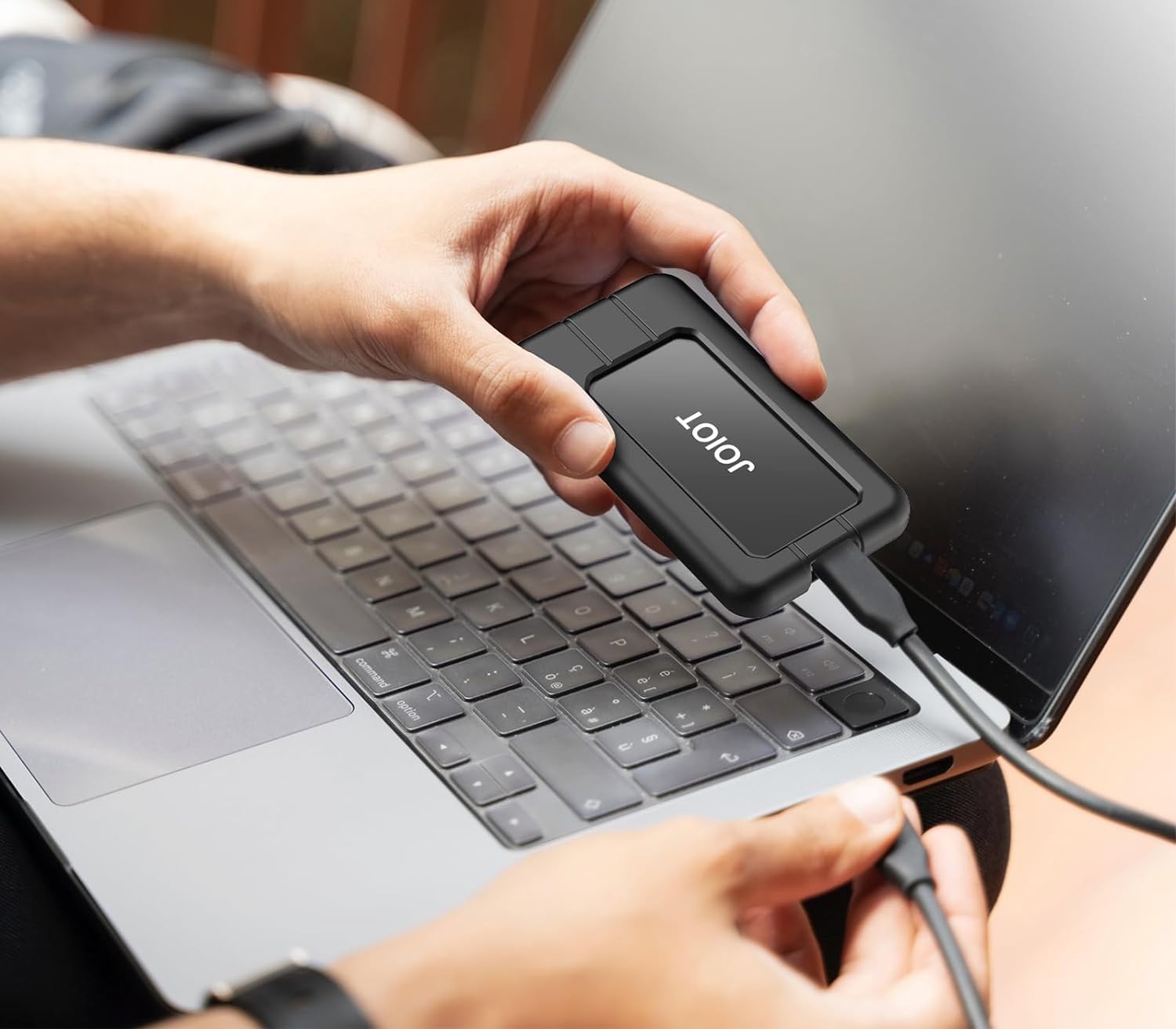 JOIOT Externe SSD 1TB Portable Festplatte USB-C 3.2 Gen 2x2 mit 2000 MB/s Lesen und 1700 MB/s Schreiben Tragbares SSD 1TB mit Schutzhülle für Mac PC Smartphone Laptop Schwarz