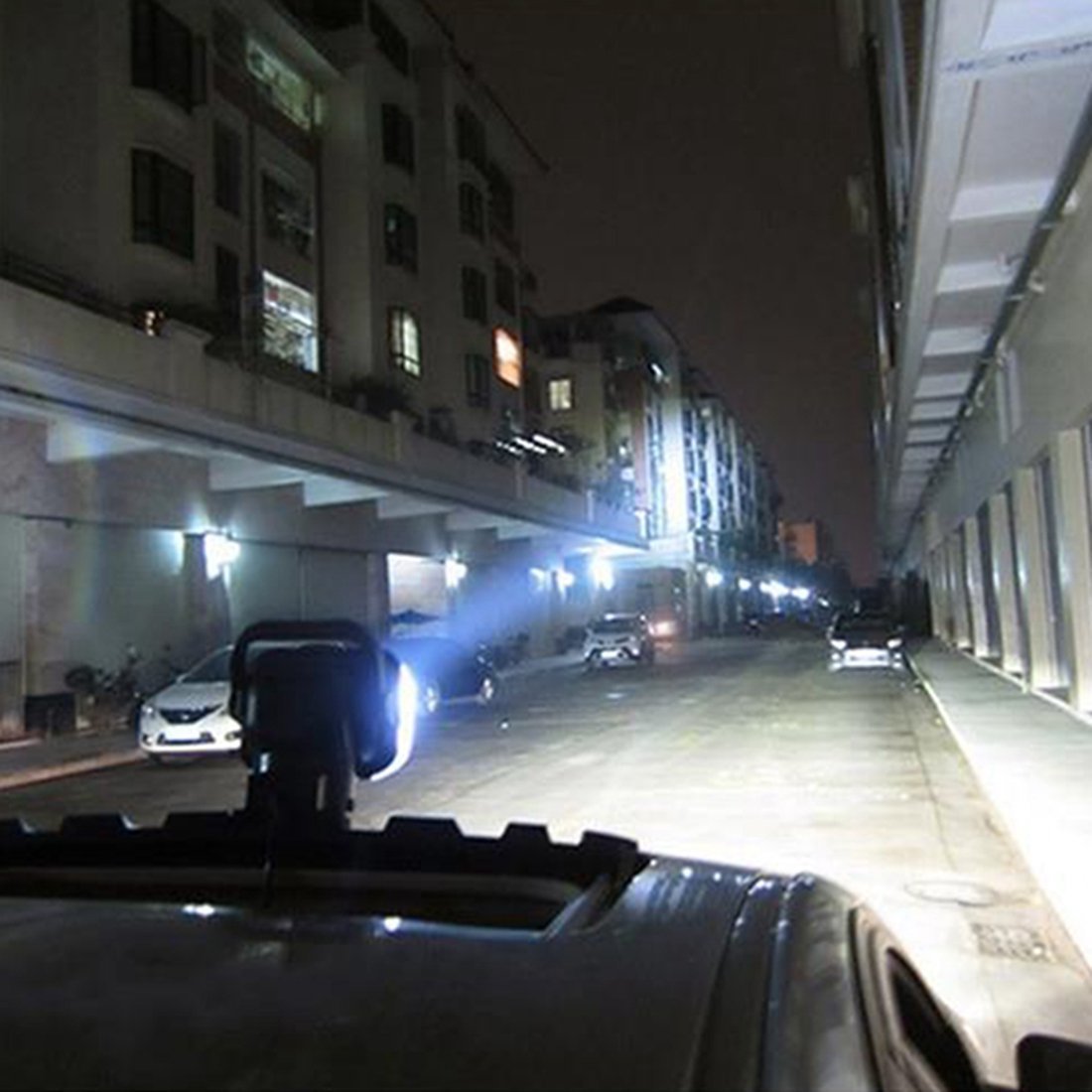 Suparee LED Suchscheinwerfer Arbeitsleuchte Funkfernsteuerbar mit Magnetfuß Suchlicht - Wetterfest 360 Grad Drehbar für Auto Offroad Jagd Boot Garden 50 W DC 12V Schwarz(1 St.)