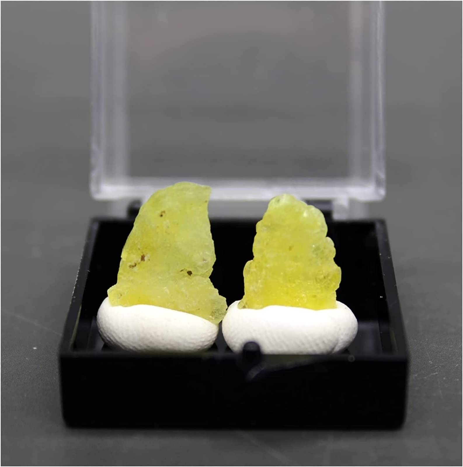 Pierre brucite jaune de collection 3,4 cm : éclat cristallin et minéral brut haut de gamme