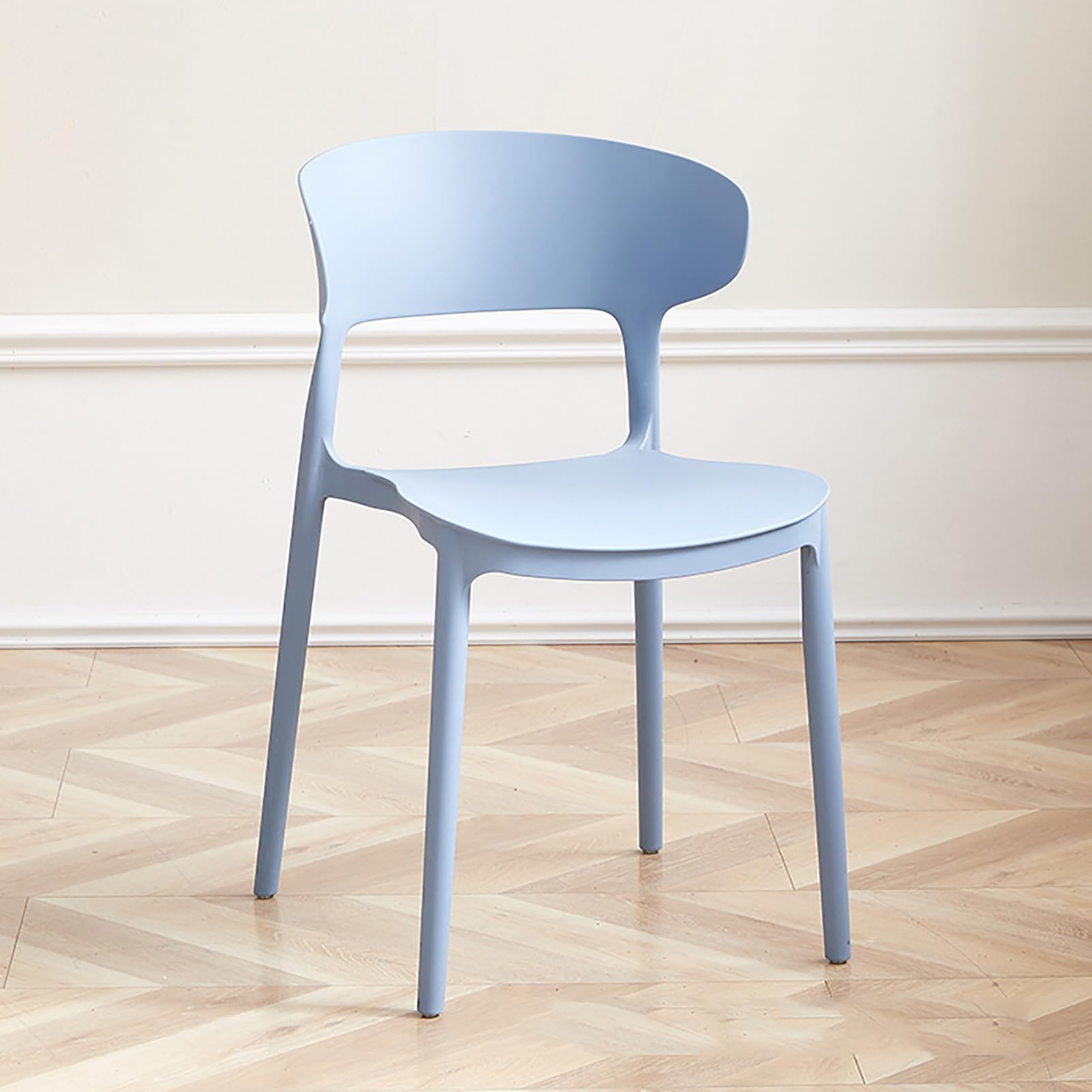 Taburete de plástico resistente de diseño limpio para comedor