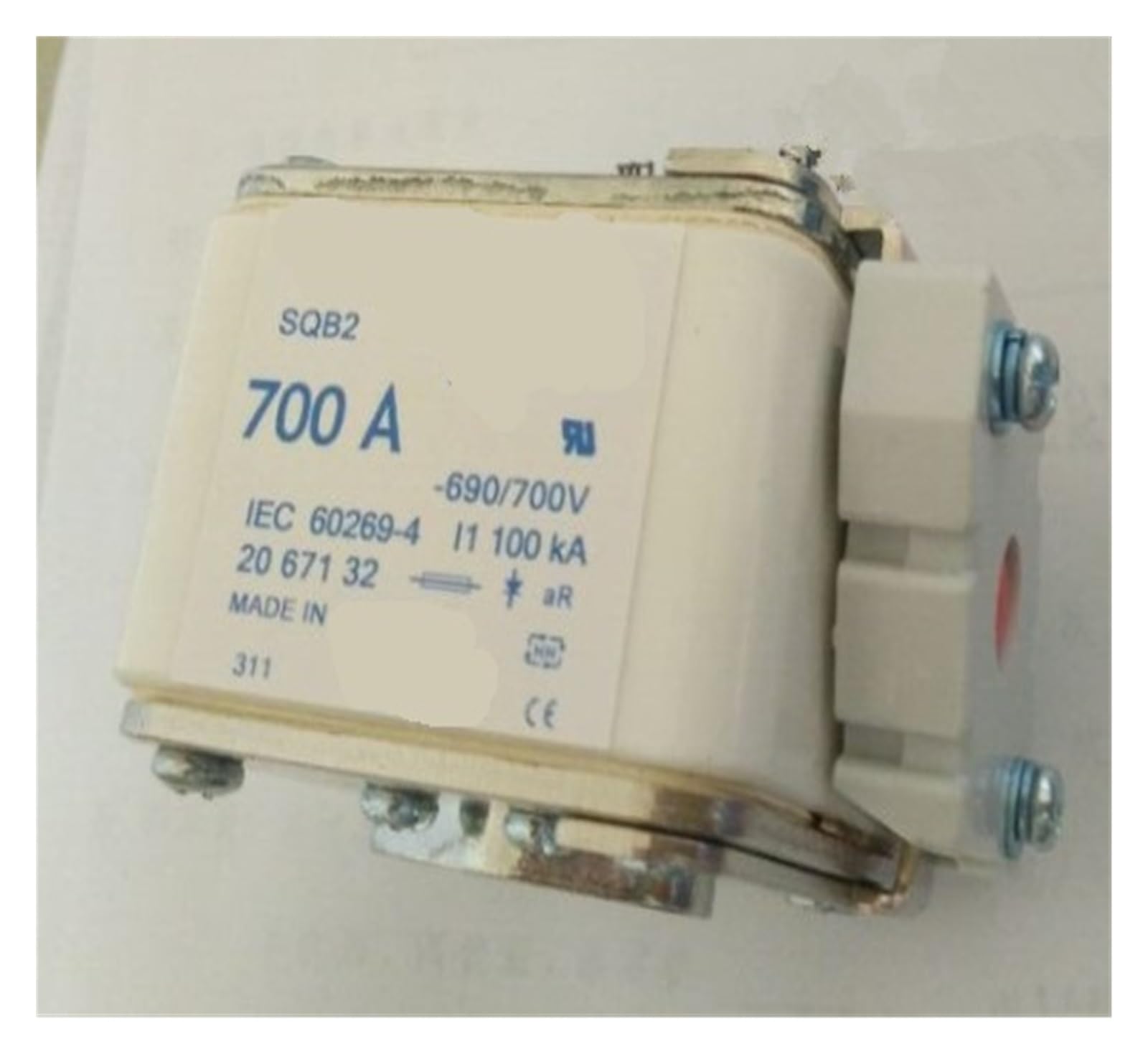 Fusibles aR SQB2550A de 700V fabricados para maxima eficiencia energetica