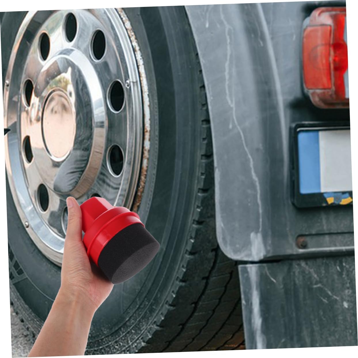 2pcs High-Density Tire Polishing Sponges for Wax Application Ergonomic Grip Detailing Pads for Car Care and Tire Shine Reusable Buffing Pads for Efficient Dirt Removal