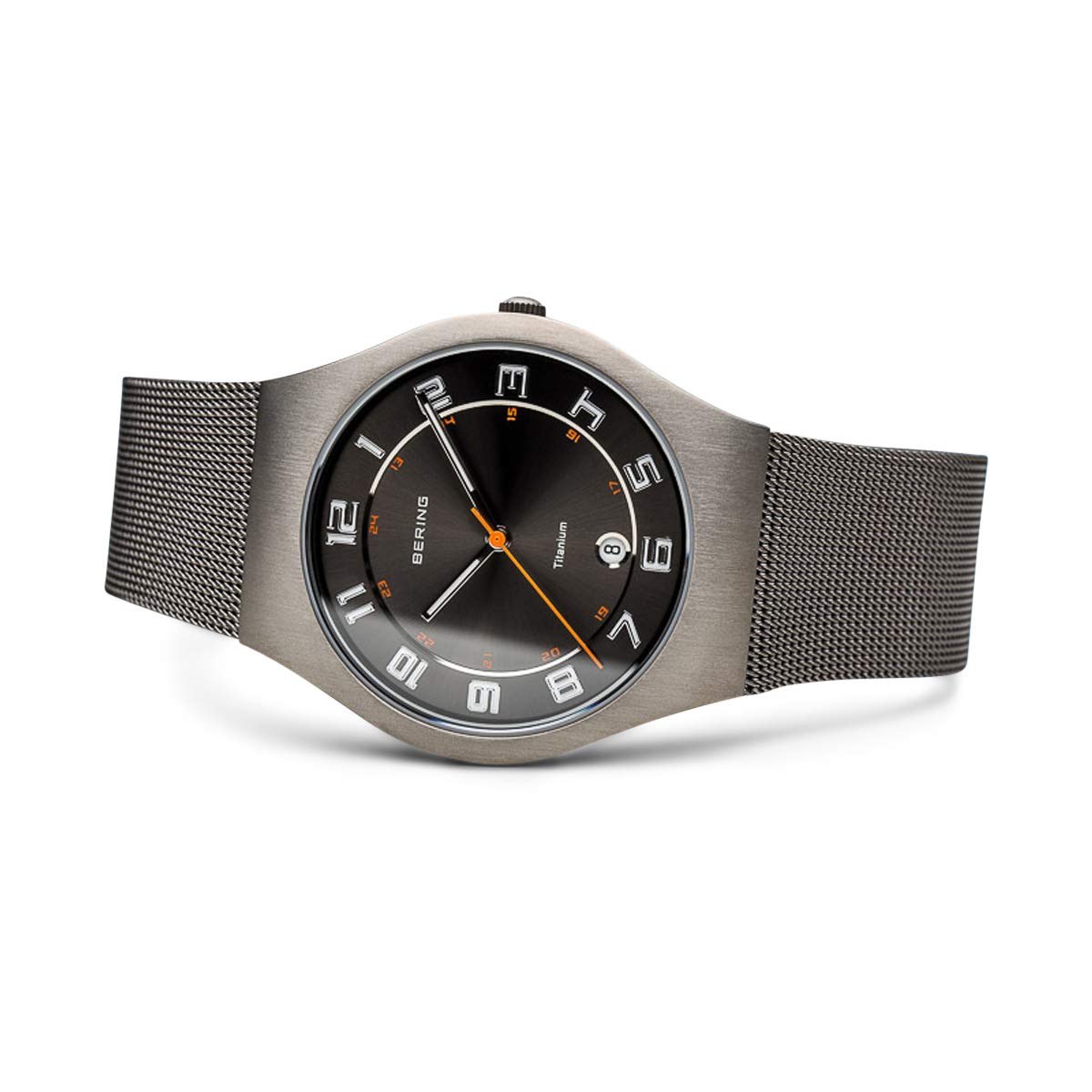 Bering Herren Quarz Uhr | Armbanduhr 37 mm Titangehäuse und Zifferblatt | Milanaisearmband | Saphierglas | 5 ATM | 11937