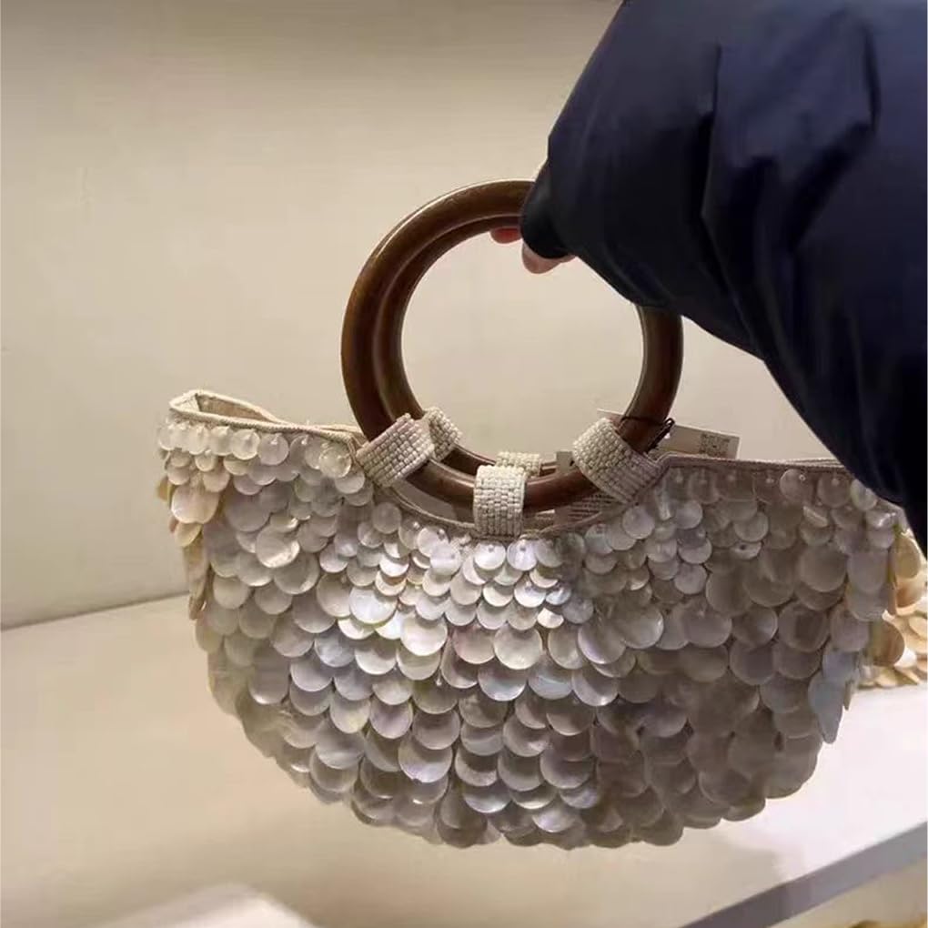 Bolso de conchas imprescindible para el verano. Los bolsos Exquite de moda son para mujeres. Bolsos de conchas tejidas adecuados para la playa,