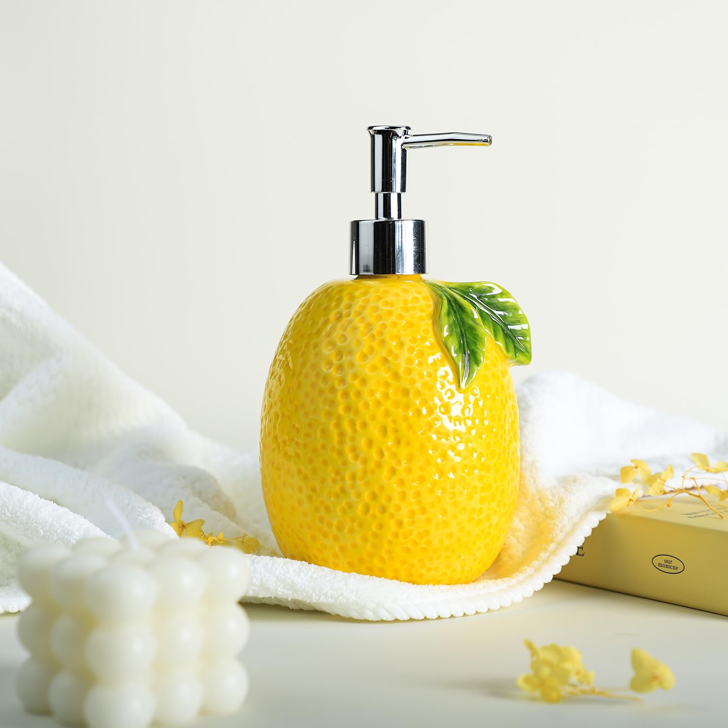 Colias Wing Dispensador de jabón en forma de fruta con bomba de plástico, botella de jabón de loción recargable, botella de loción, dispensador de jabón de manos, decoración del hogar, limón