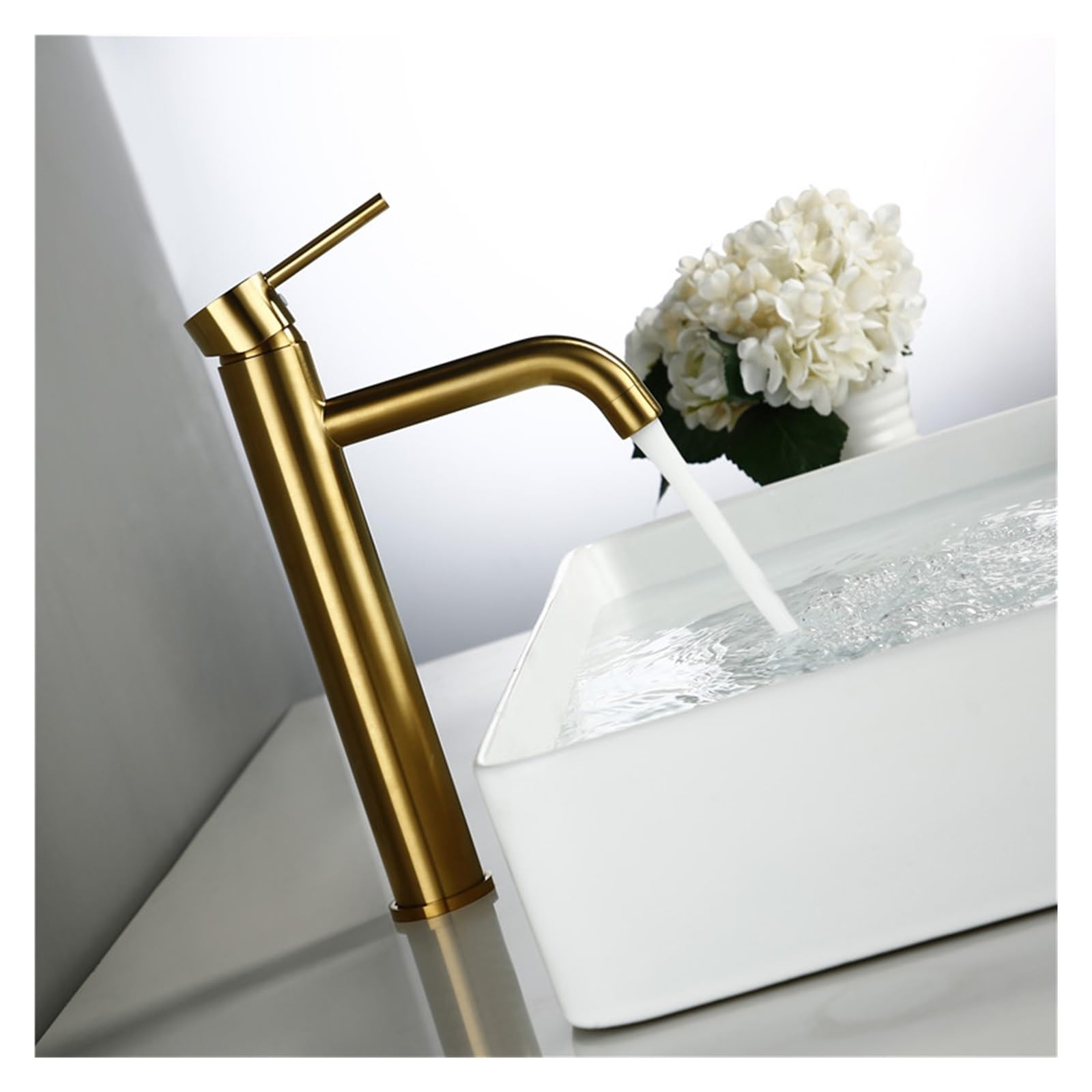 Robinet lavabo cuivre or brossé luxueux et haut pour vasque de salle de bain design