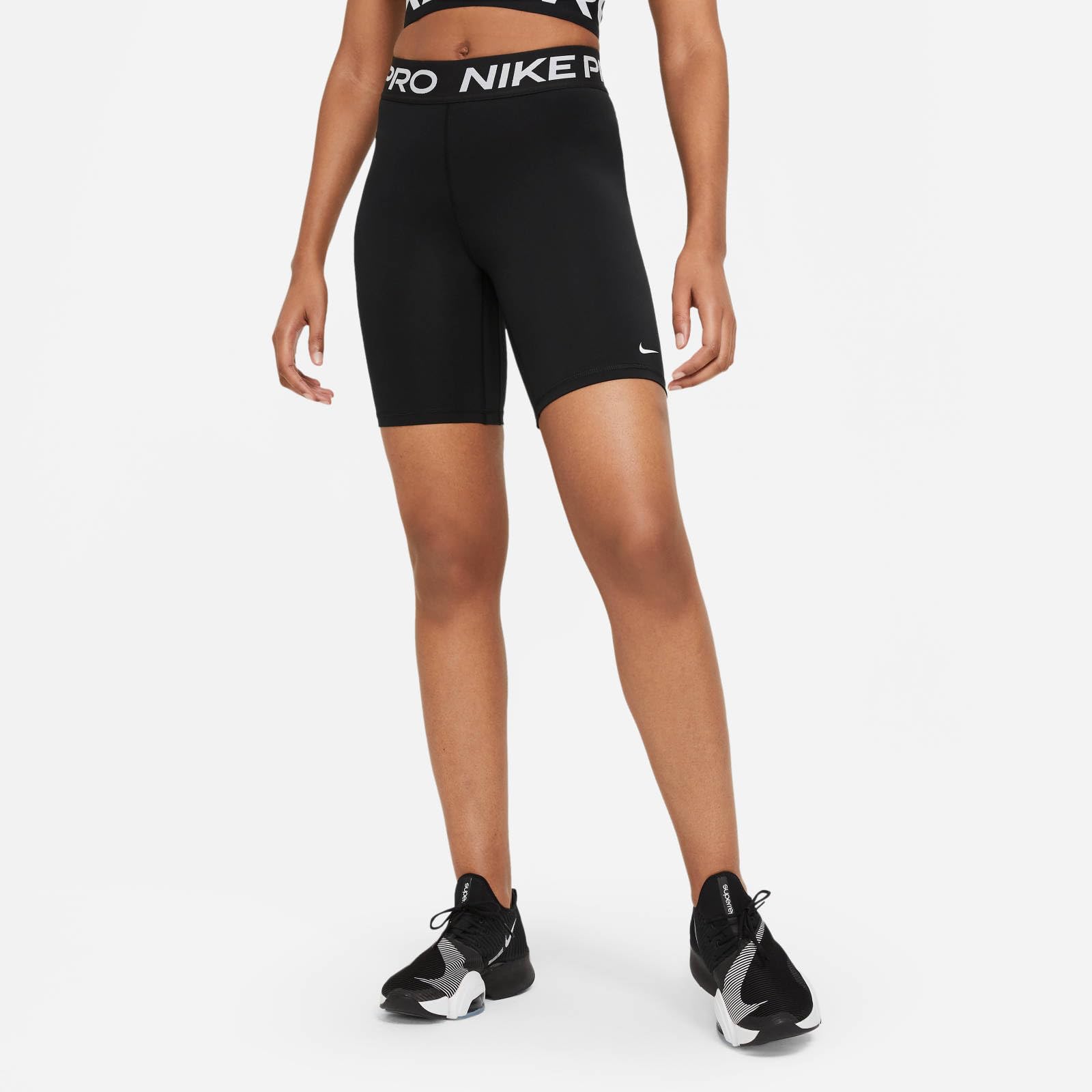 Nike 365 8in Shorts Mujer