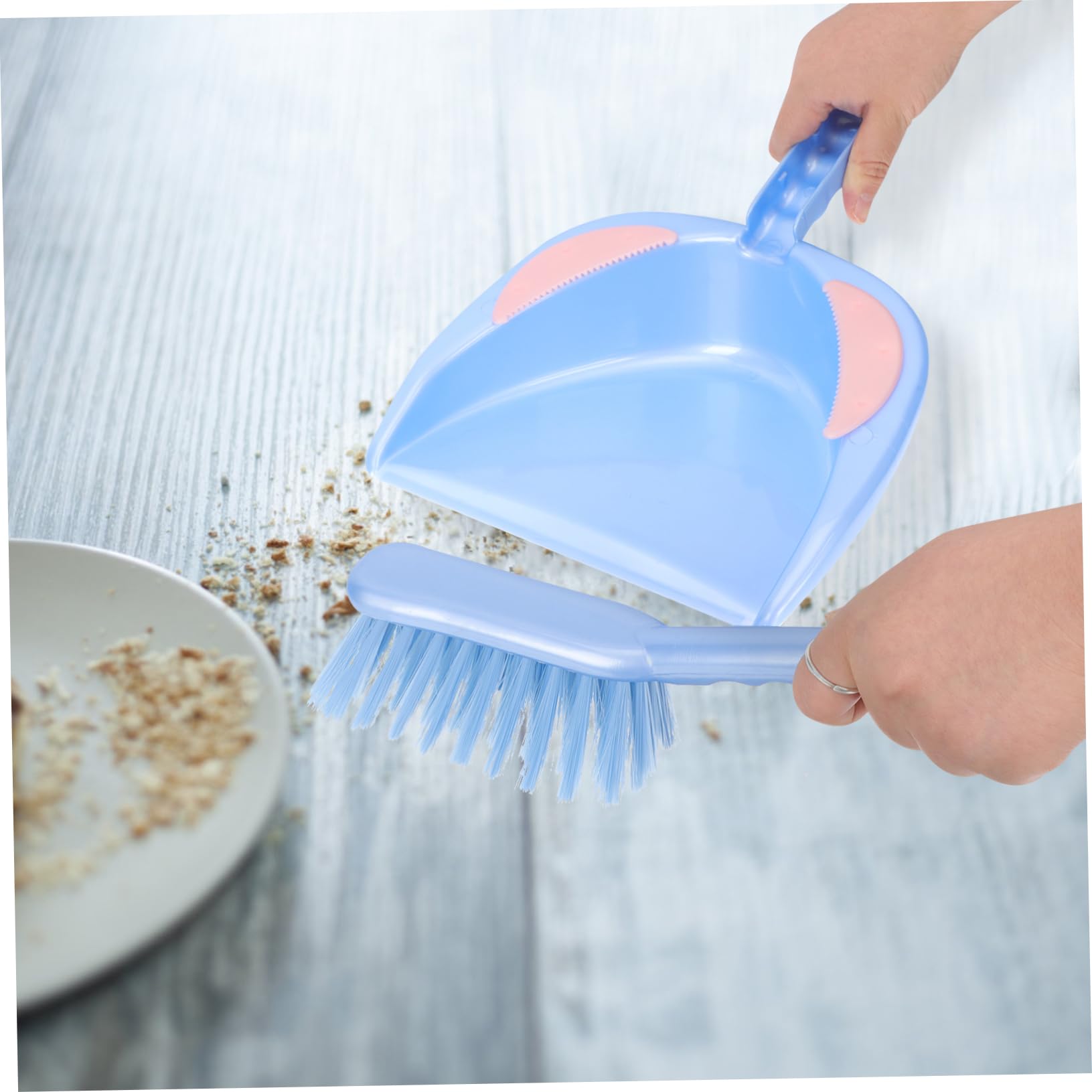 Levemolo 1 Set Portable Mini Broom Mini Desktop Broom Mini Trash Can Broom for Camping Trash Can Cleaning Brushes for Household Use Pet Cage Broom Portable Trash Can Car Blue Plastic