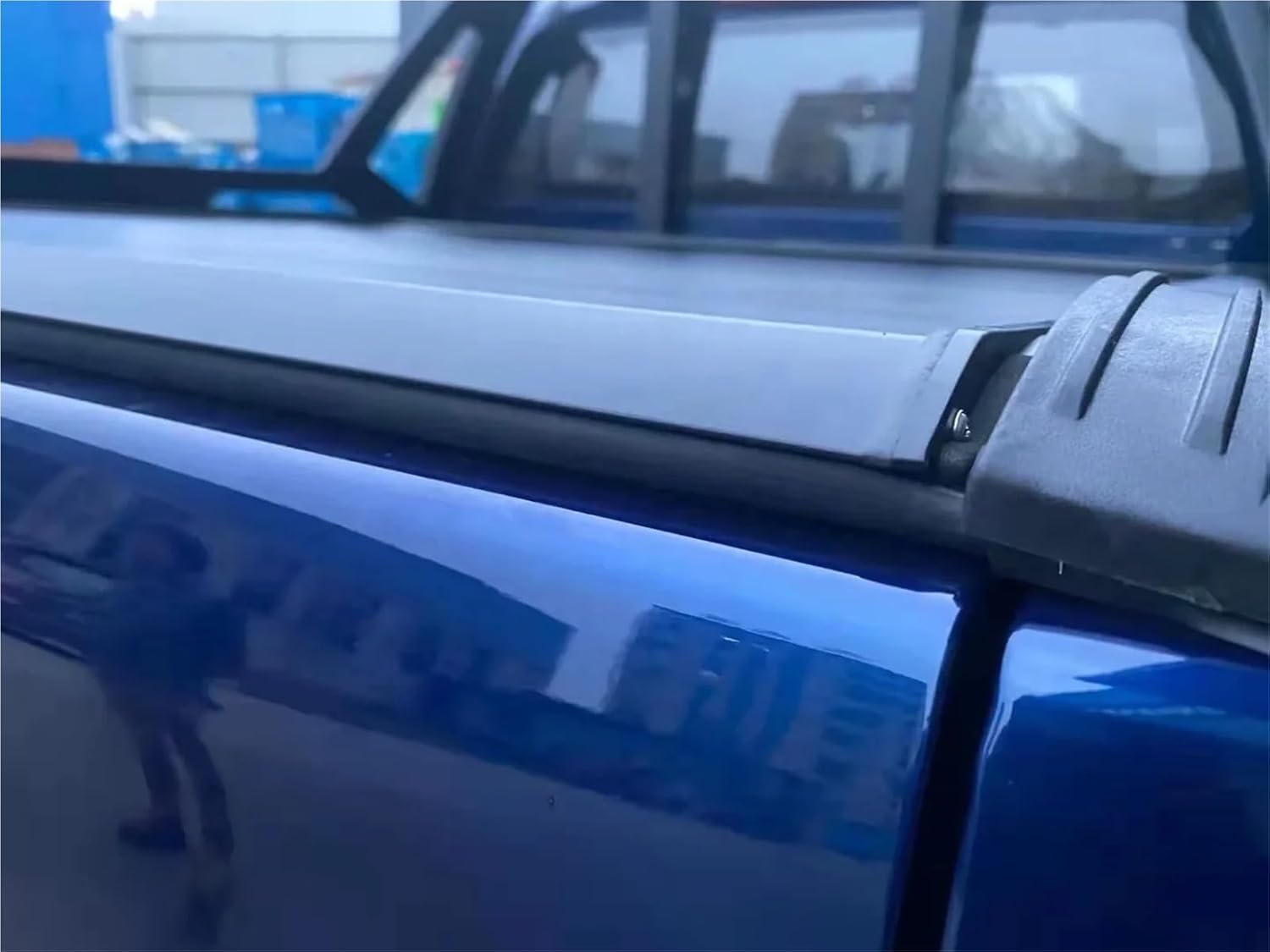 Off Road Truck Accessories Truck Bed Cover Roller Lid Compatible with Hilux Truck Bed Retractable Tonneau Cover Compatible with Hihux Customcustom
