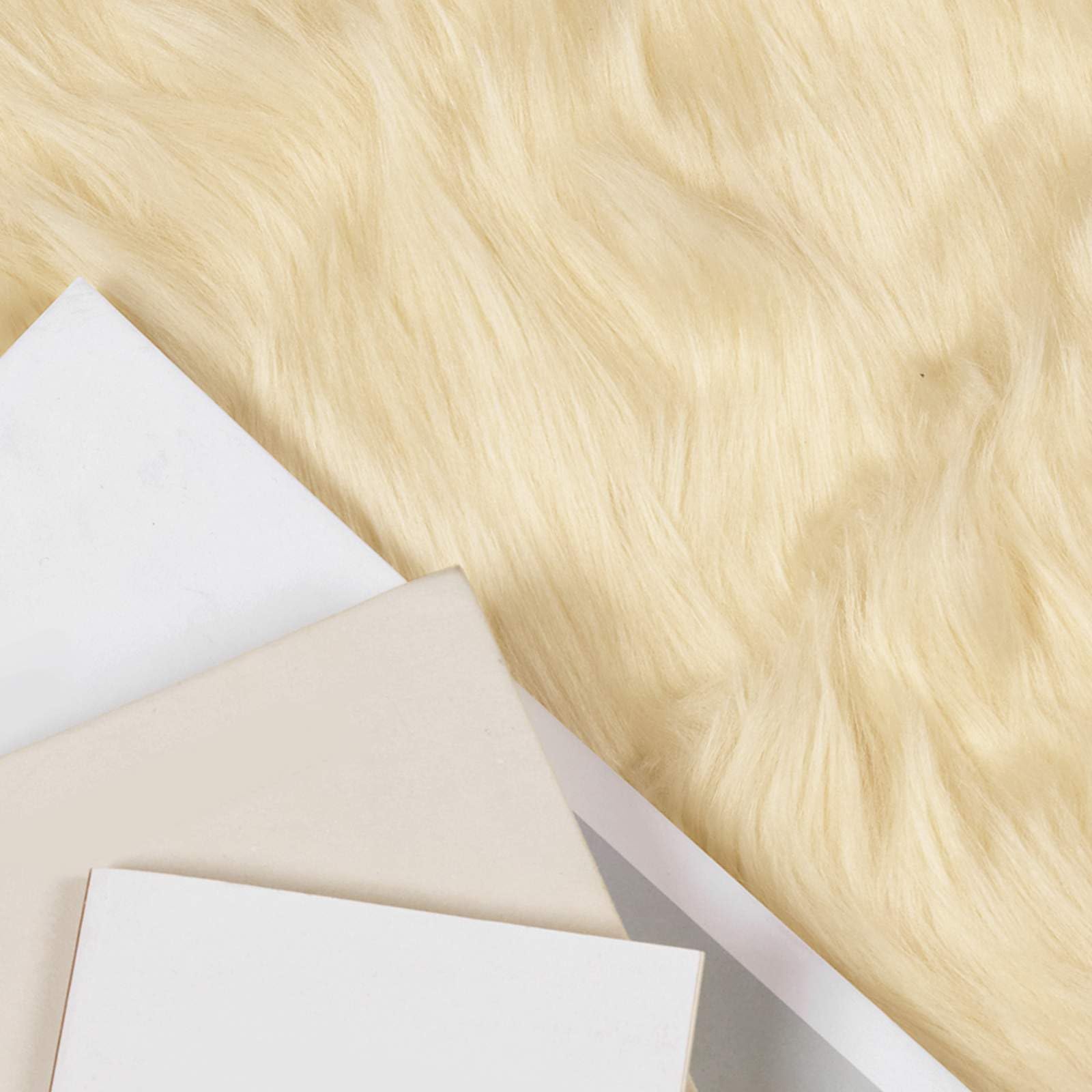 TAFALLA Tapis en peau de mouton synthétique rond Ø 200 cm – Imitation peau d'agneau moelleux à poils longs crème – Tapis de salon doux pour un intérieur confortable – Tapis en fausse fourrure