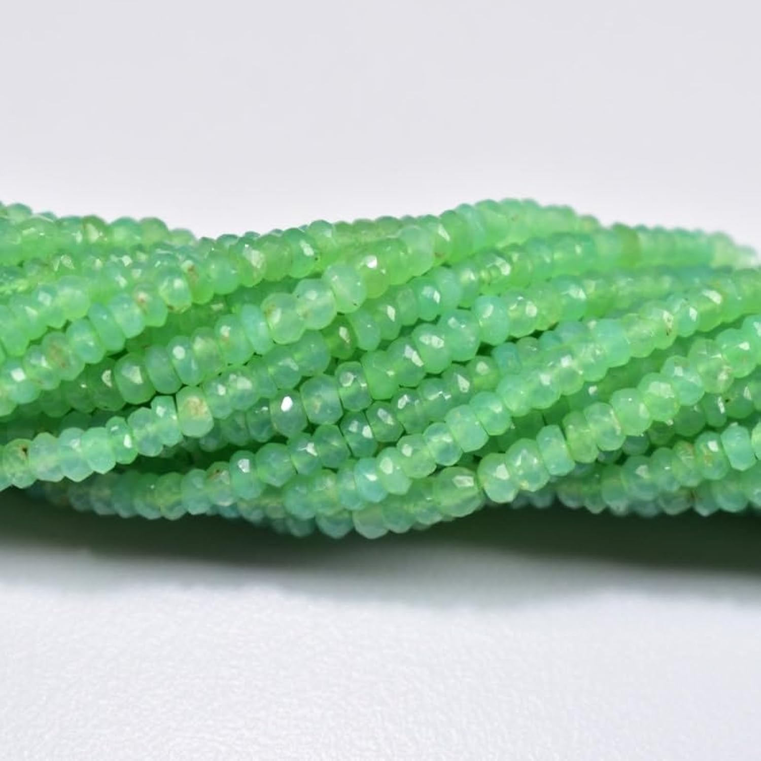 Perles de chrysoprase naturelle 3mm de qualité pour éviter les fausses pierres en bijouterie