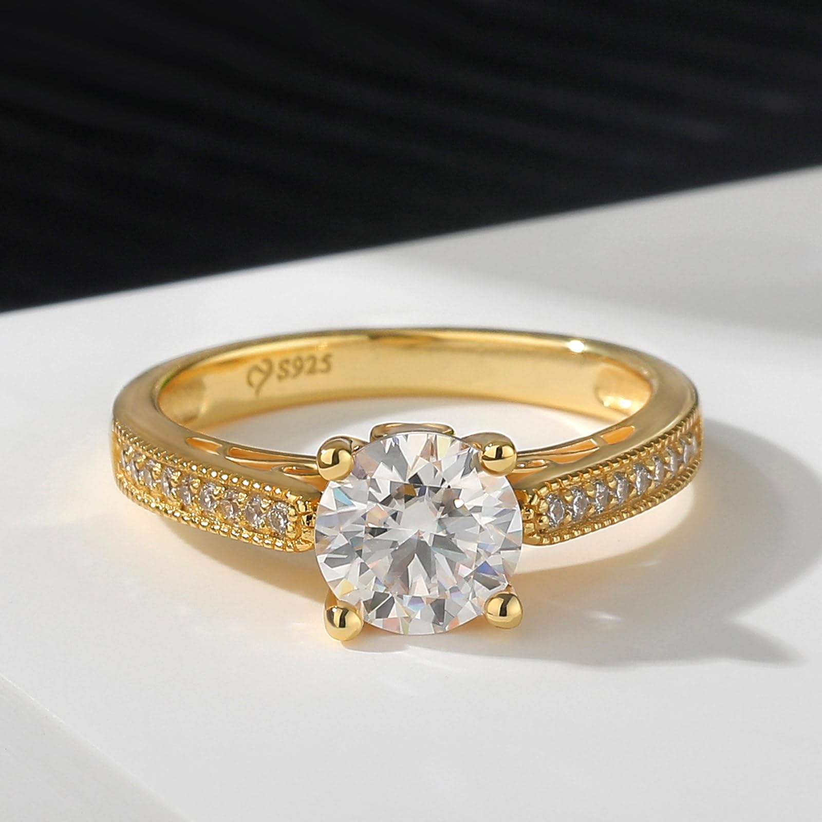 Jeulia Damen Moissanitring aus Sterlingsilber: Zirkonia vergoldet, Verlobungsring, Diamant-Bandring für Frauen und Mädchen, Ring, Partyschmuck (Gelbes Gold, 52(16.5))