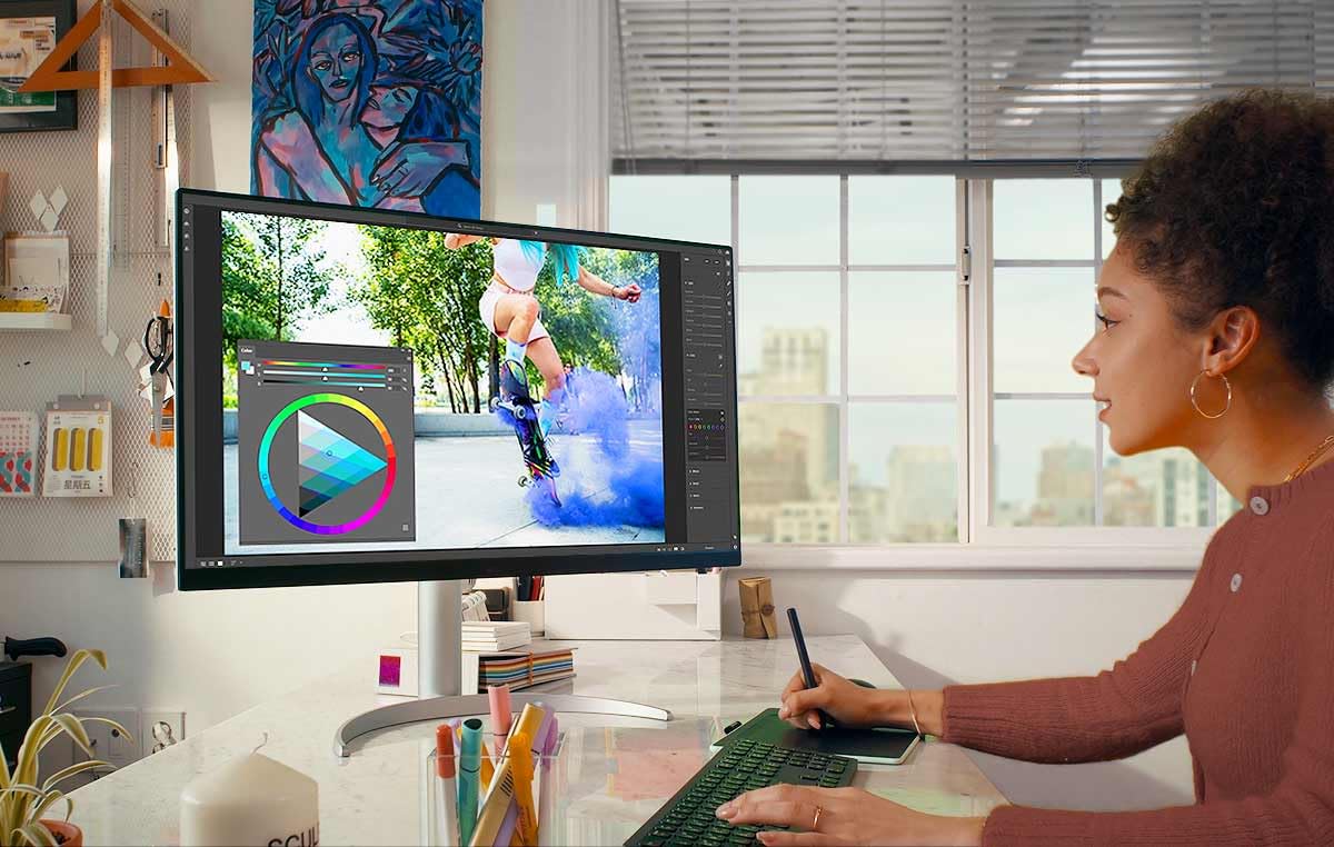 LG Ultrafine™ 32UQ850V-W.AEU Ecran PC 4K 32" - Dalle IPS résolution UHD (3840 x 2160), 5ms GtG 60Hz, Display HDRTM 400, DCI-P3 98%, AMD FreeSync, inclinable, réglable en Hauteur, Mode Portrait