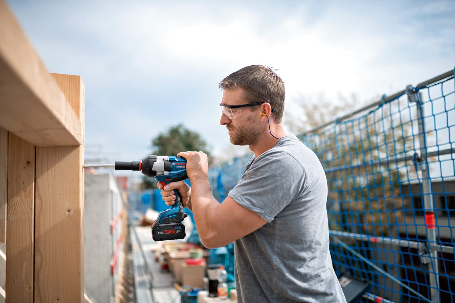 Bosch Professional system 18V: akumulatorowa wkrętarka udarowa i klucz udarowy BITURBO GDS 18V-1050 HC (moment dokręcania 1 050 Nm, moment zrywający 1 700 Nm)