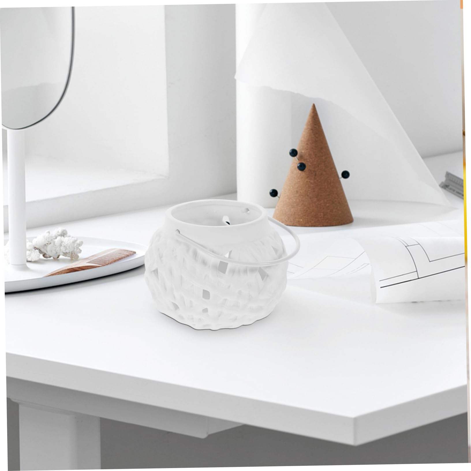 Cabilock 1pc Candlestick Vintage Decorative Lantern Candle Stand Vintage Lantern Glass Decor Wedding Lanterns Tealight Holders Wedding Ceremony Decorations Retro Ceramics White Tea Light