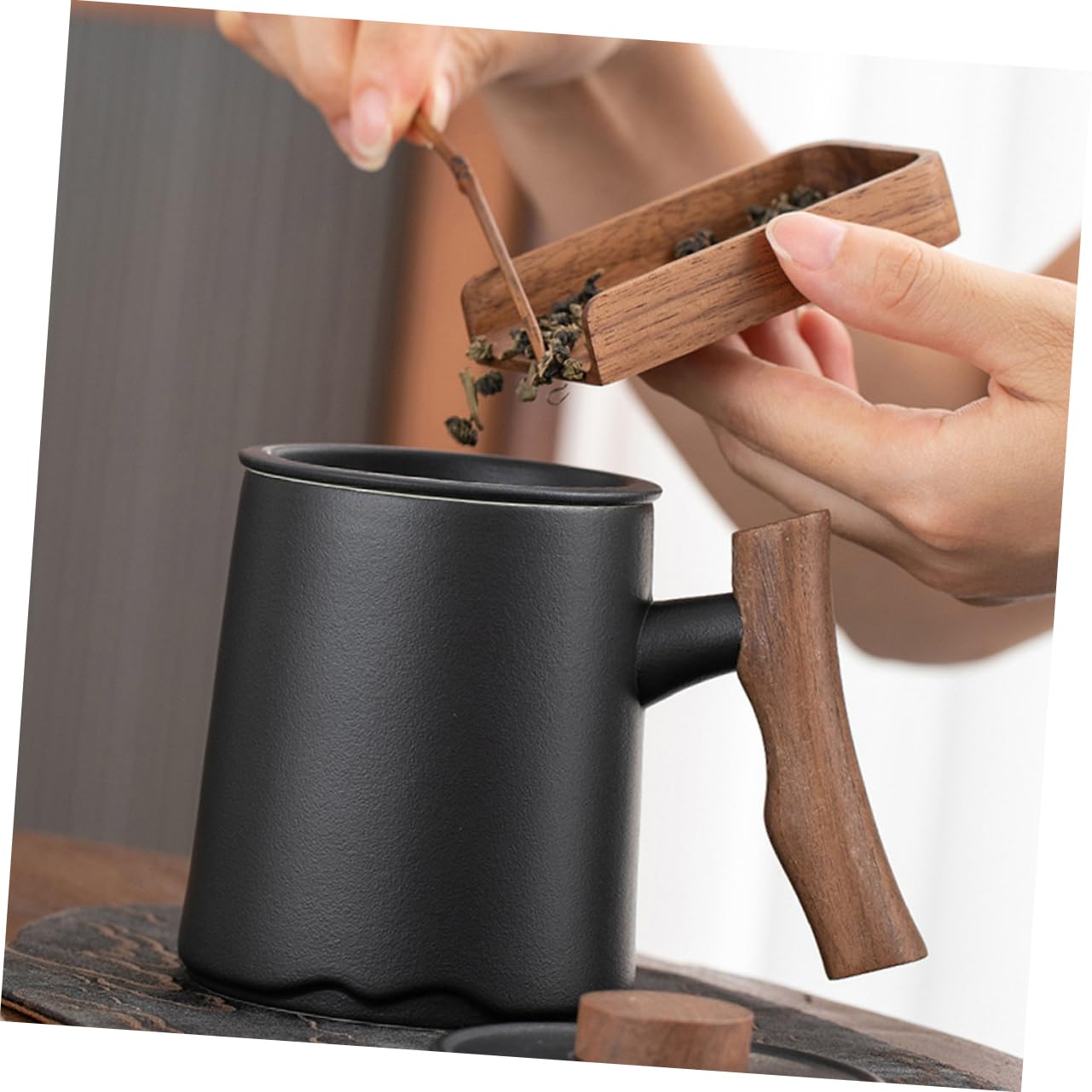 Mug avec Passoire à Thé 360ml en Céramique et Manche en Bois Foncé Élégant