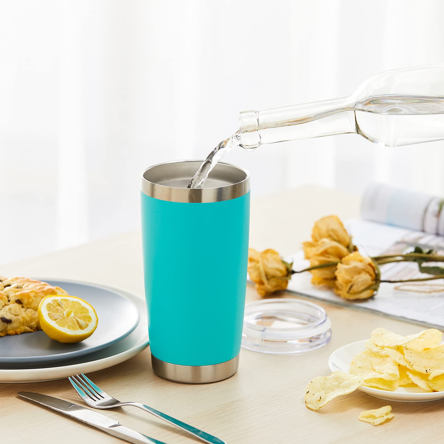 Edelstahlbecher mit Deckel und Strohhalm, doppelwandig, vakuumisoliert, robust, pulverbeschichtet, für kalte und heiße Getränke, 600 ml, 4 Stück