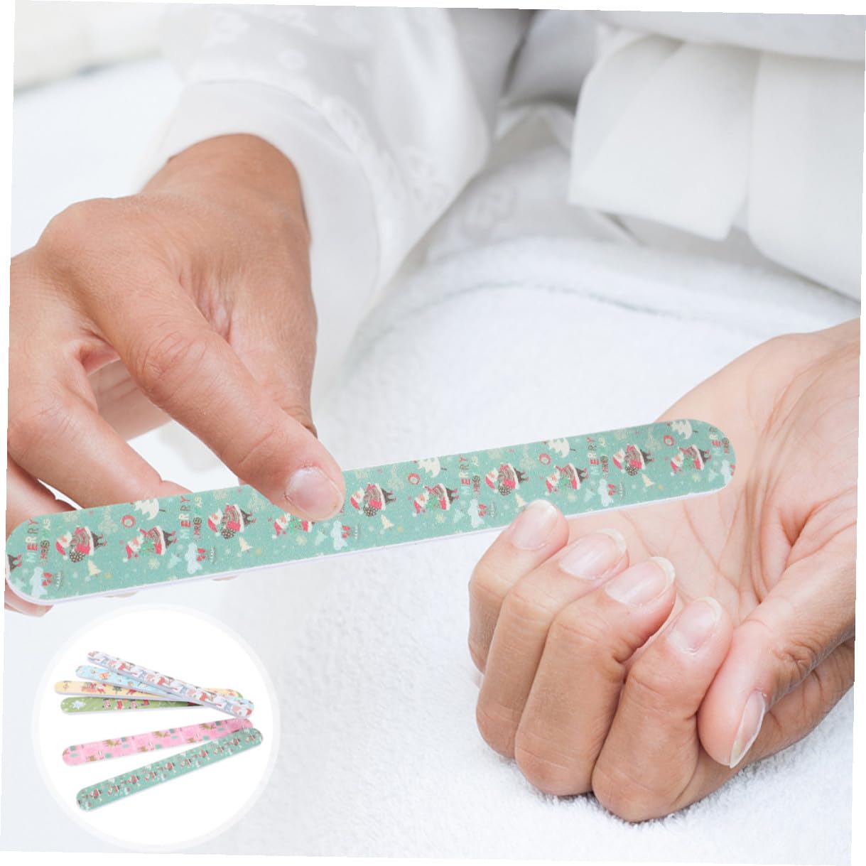 24 Pièces Lime à Ongles Eva à Thème de Noël, Outil Manucure Pratique pour Ongles Naturels et Orteils, Design Stylé, Enlève Colle, Maison et Présent Plusieurs styles
