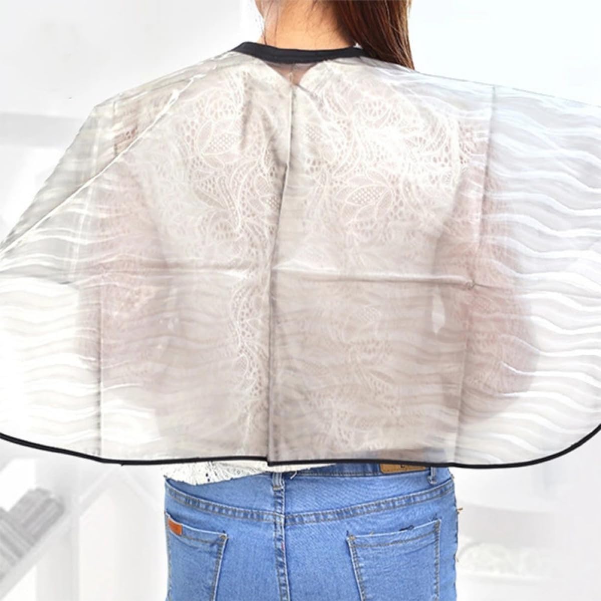Waterproof Haircut Cape for Adults, Leather Hairdressing Apron with Shoulder Pads, Keeps Clothes Dry and Clean, Suitable for Home and Professional Hairdressing Salon Use