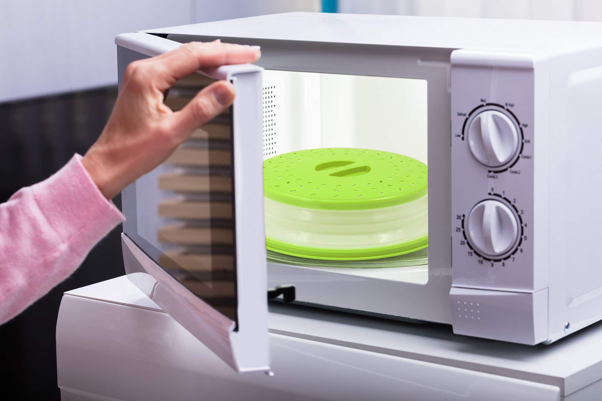 LAMINET Expandable Microwave Cover Set Of 2 – BPA-Free Splatter Guard With Steam Vents, Fits Plates Up To 10.5 Inches, Dishwasher Safe, Green