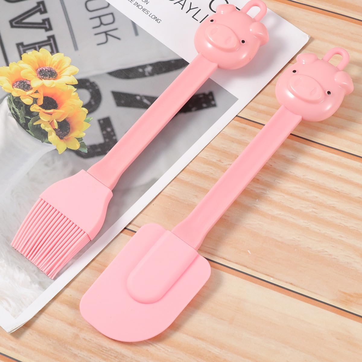 PRETYZOOM Cartoon Pig Shape Silicone Kids Baking Scraper Brush Lightweight Kitchen Tool with Hanging Hole for Easy Cleaning and Storage