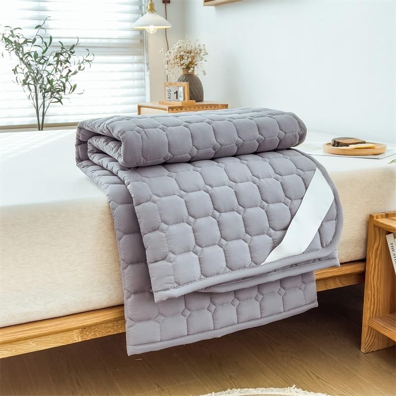 Matelas étanche bleu clair avec sangles élastiques pour lit douillet