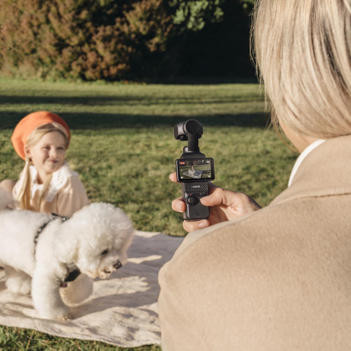 DJI Osmo Pocket 3, Vlogging-Kamera mit 1-Zoll-CMOS und 120 fps Video, 3-Achsen-Stabilisierung, schnelles Scharfstellen, Gesichts/Objektverfolgung, kleine Videokamera für Vlogging, Selfies und Reise