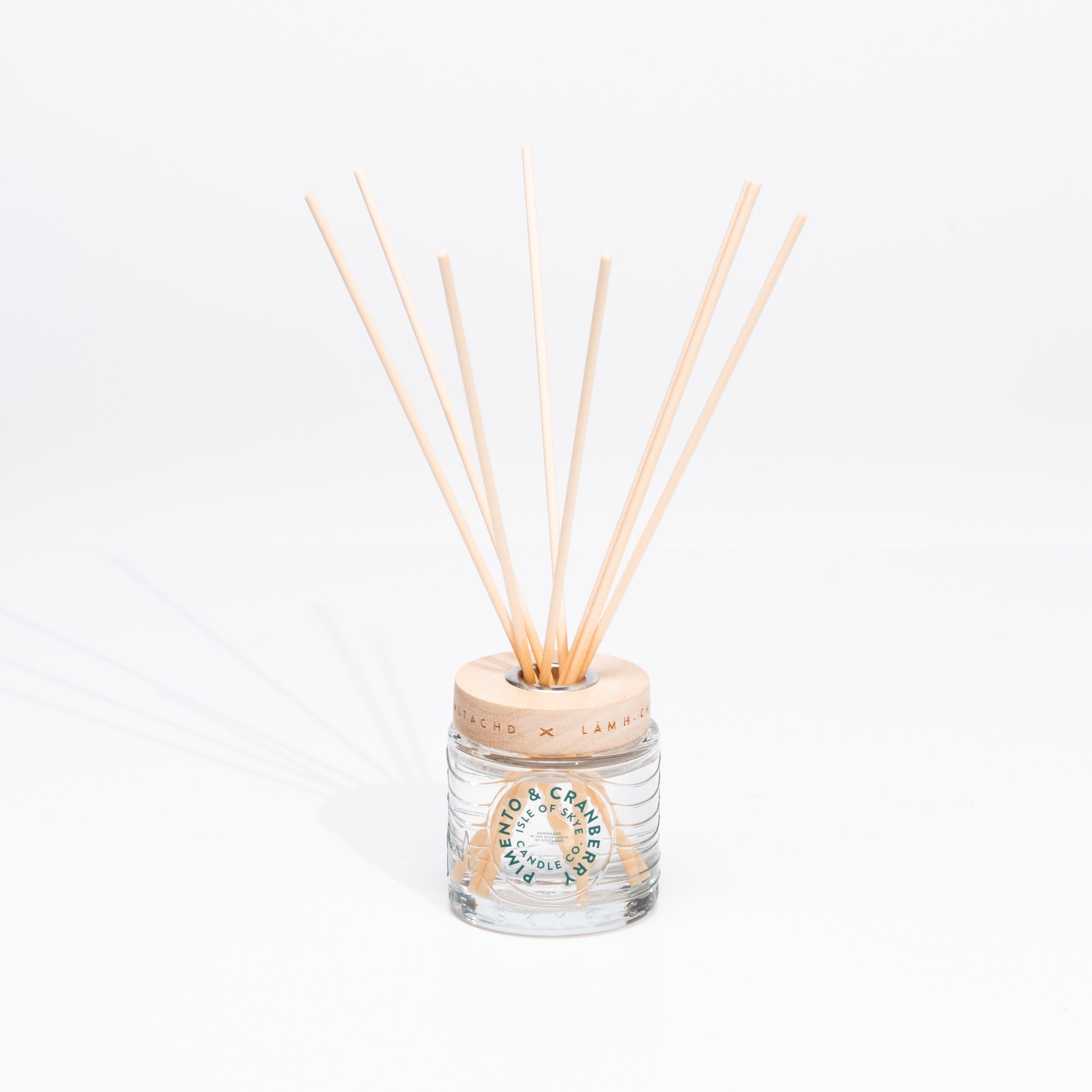 Isle of Skye Candle Company Pimento & Cranberry Reed Diffuser | Premium Fragrance | Hand-poured in Scotland | Effortless home fragrance | 10 Weeks Diffuse Time | Plant-based, sustainable augeo