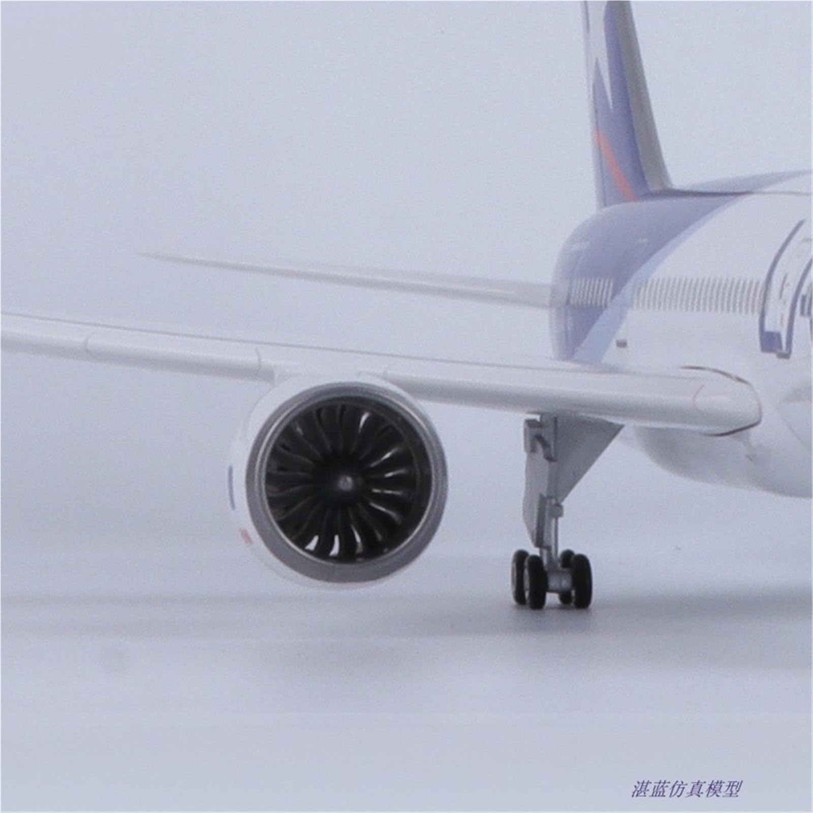 Réplica de Modelos de Aviones 1/130 Simulación Modelo de avión Civil 43 cm Aerolíneas chilenas para Boeing 787 Modelo a Escala Réplicas de Aviones Modelo de avión en Miniatura (SIN luz)