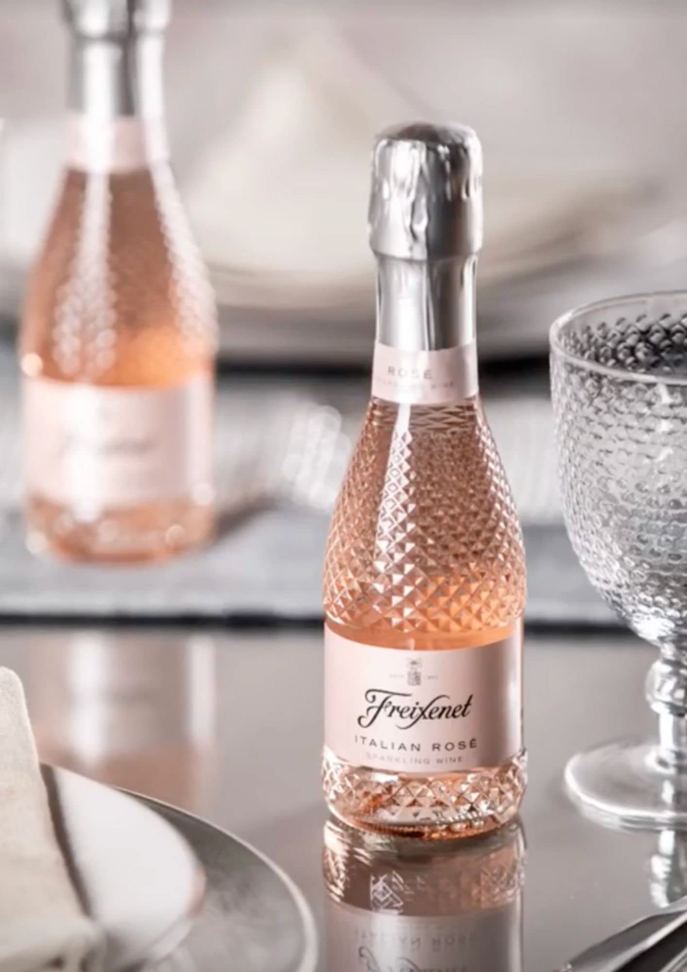 Valeli, Regalo original dia de la madre bombones Ferrero Rocher, chocolate,cava.Regalo original Navidad,San Valentín, Cumpleaños.Cesta delicatessen Estuche gourmet para regalar(ITALIAN ROSÉ)