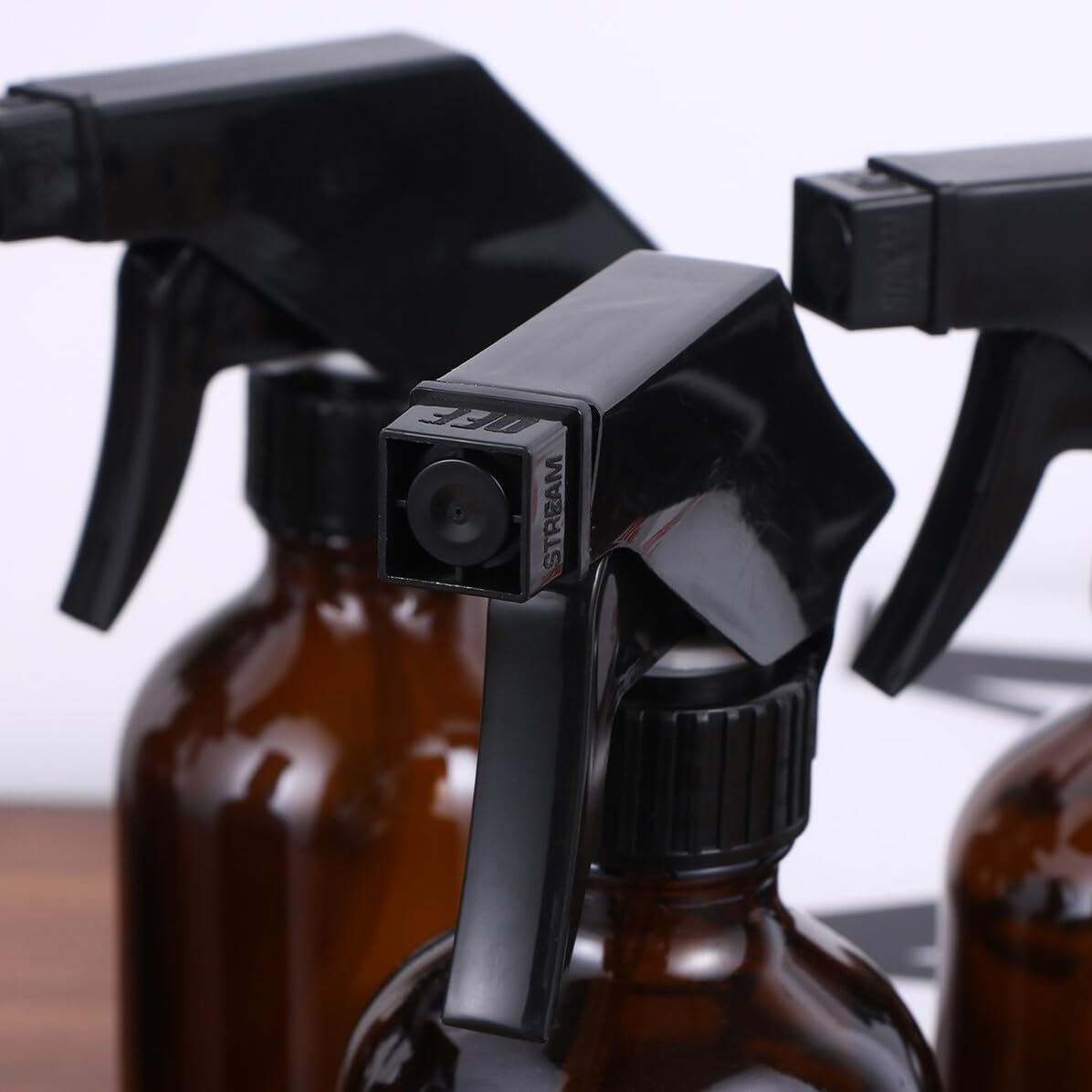 4 Stück 250 Ml Glas Sprühflaschen Braun Nachfüllbar Ergonomischer Wassersprüher Für Pflanzen Reinigung Und Frisieren Wiederverwendbar
