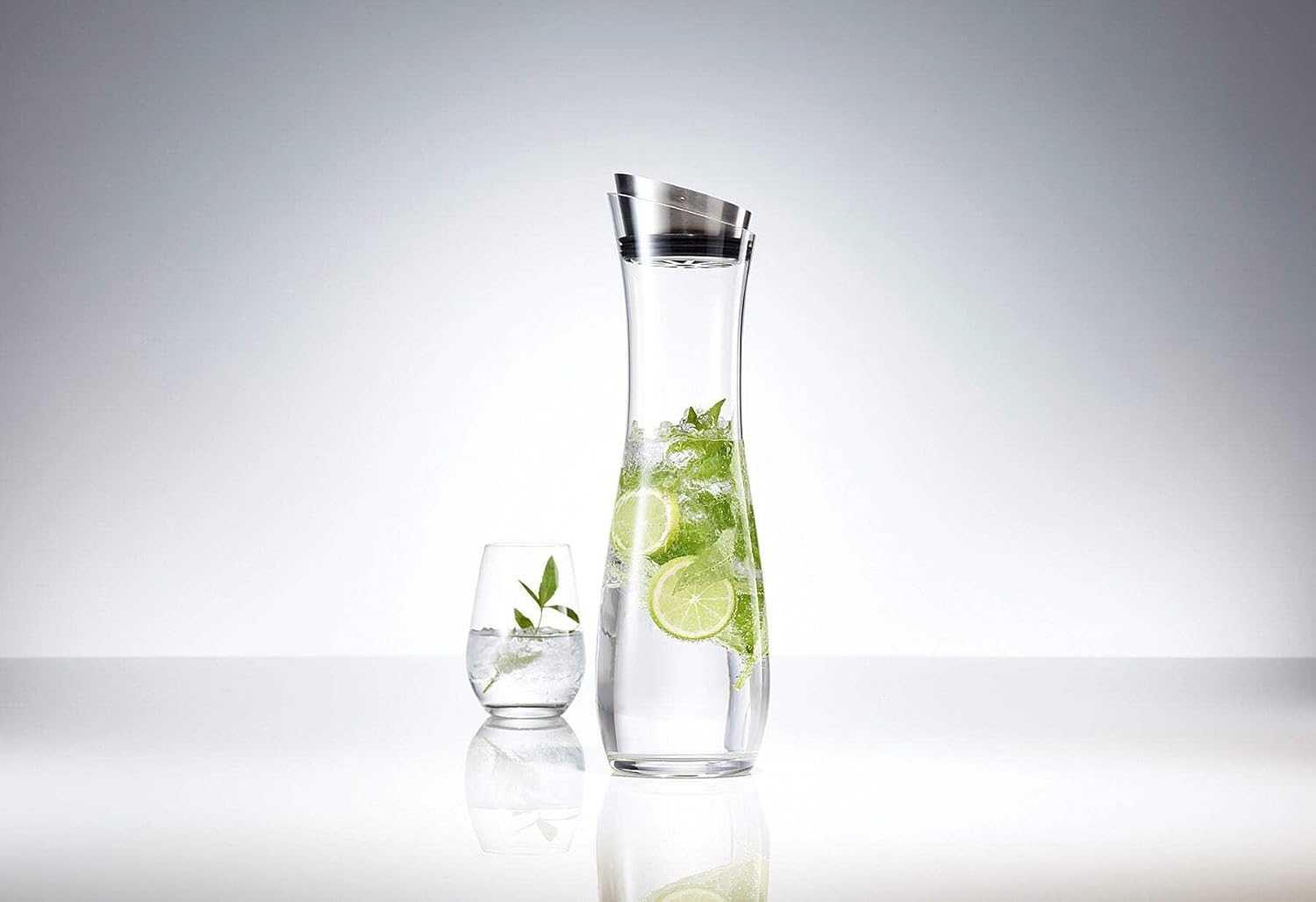 SCHOTT ZWIESEL Fresca 123687 Carafe with Swing Lid 1 Litre Glass Carafe for Various Cold Drinks Dishwasher Safe Crystal Glass