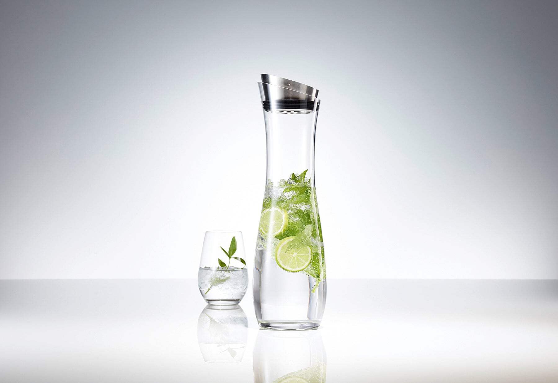 Amazon.com: SCHOTT ZWIESEL Fresca 123687 Carafe with Swing Lid 1