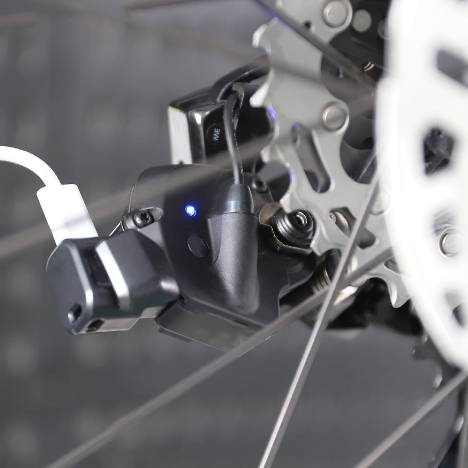 Amazon.co.jp: プレミアム電動自転車充電アダプター: 耐振動性 4 ピン