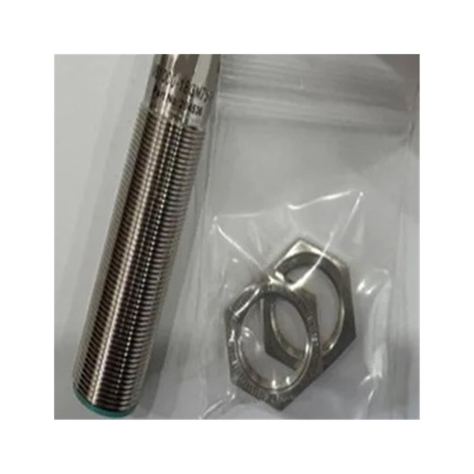 Capteur UB1000-18GM75-E01-V15 pour contrôle de position M18