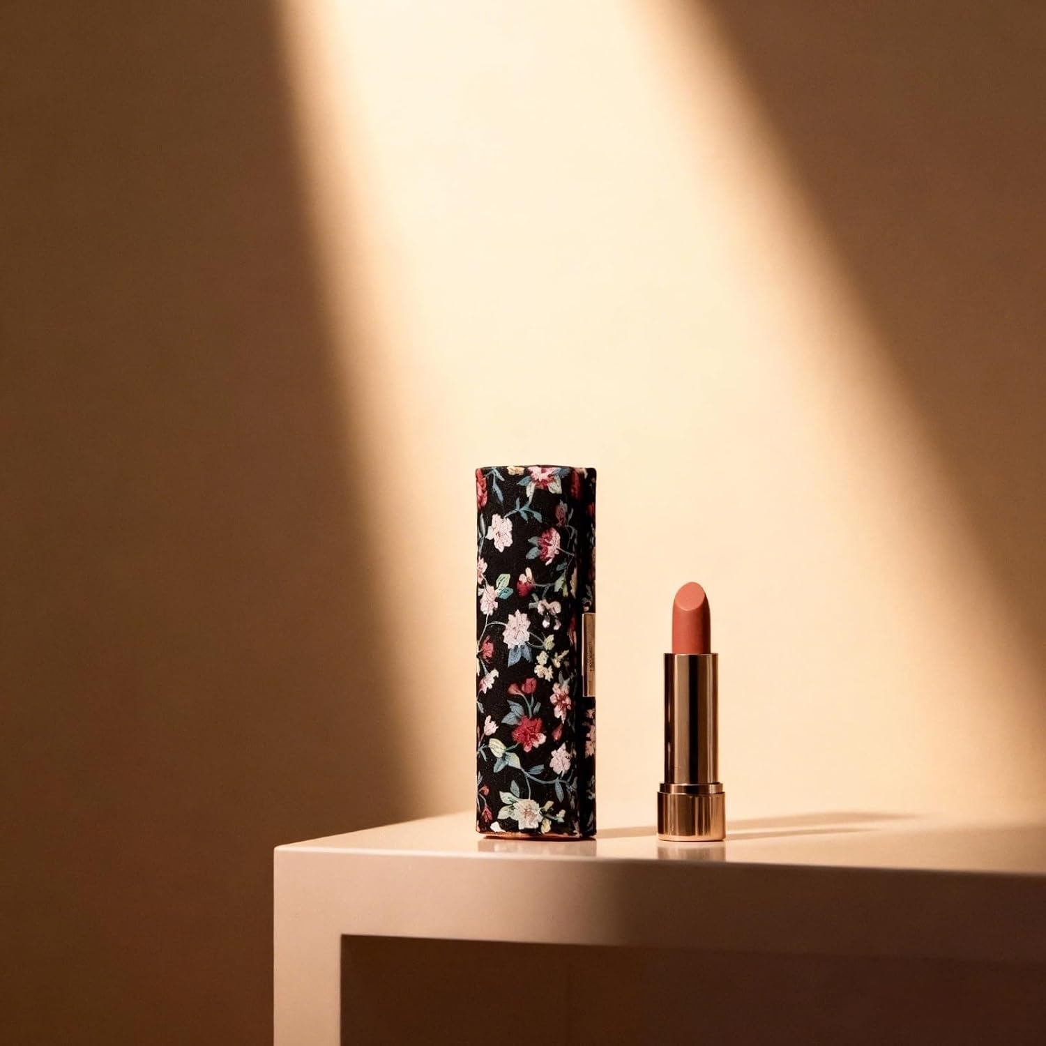 Retro Floral Print Lipstick Case, with Mirror, Portable Travel Lipstick Holder, Lipstick Container for Women, Compact Cosmetic Organizer (Vintage Rose Pattern) 4 Pcs