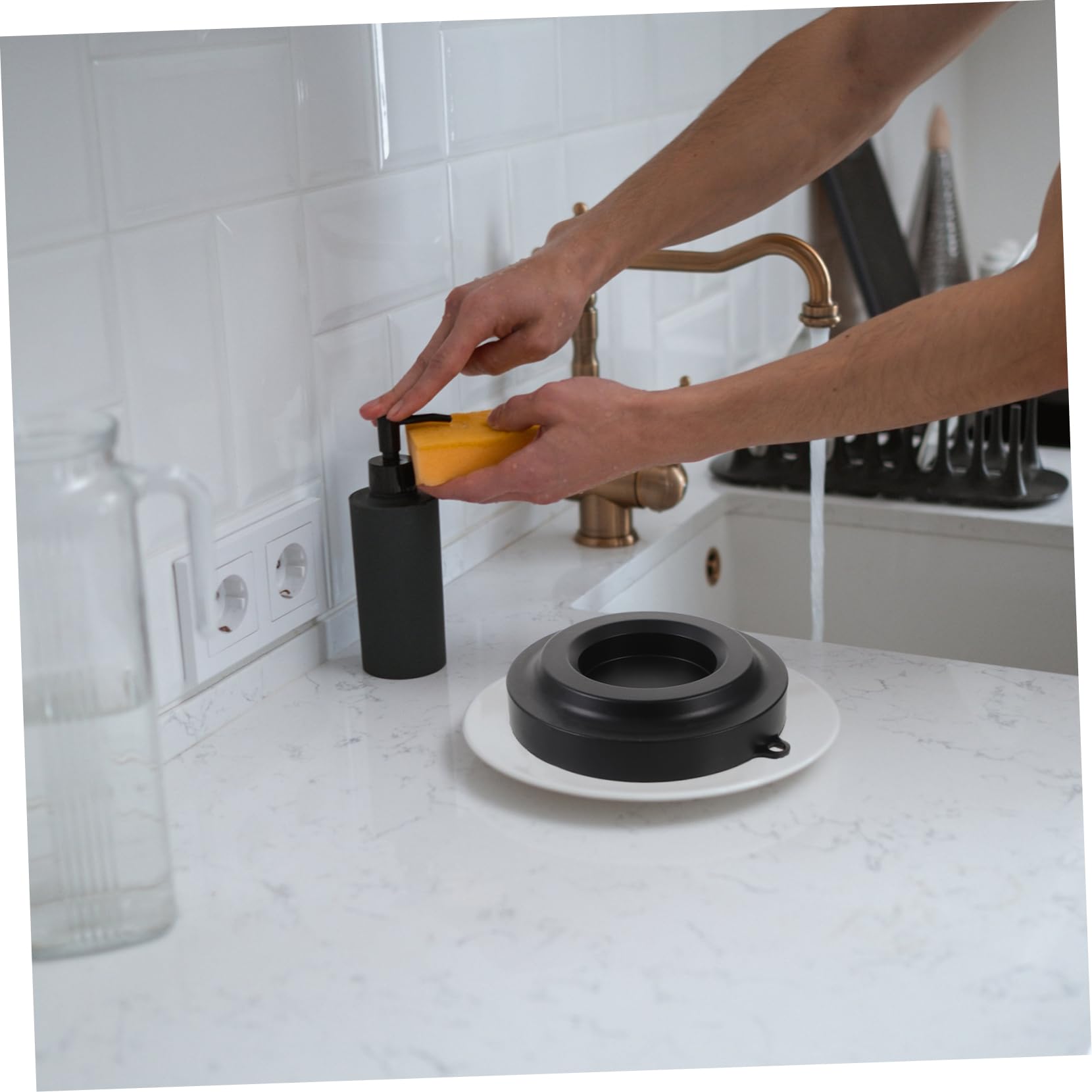 OFFSCH 1pc Silicone Pressure Cooker Lid Bracket Kitchen Accessory Holder Space Saving Design Dishwasher Silicone Organizes Lids for Fryers and Cookers