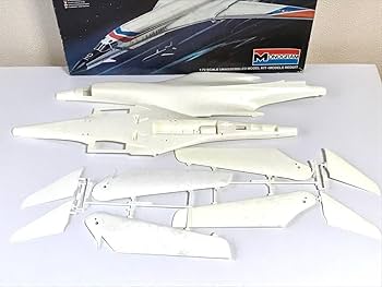 Amazon.co.jp: プラモデル可変翼超音速戦略爆撃機。ロックウェル B1-B