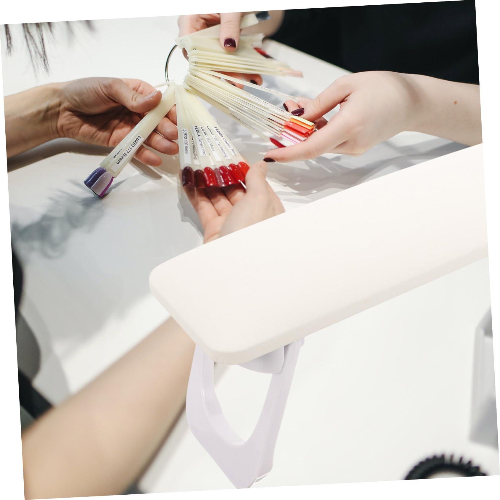 Poggiamani per Unghie in Plastica Bianca Leggera Cuscino Pratico per Manicure Professionale e Uso Domestico, per Saloni di Bellezza