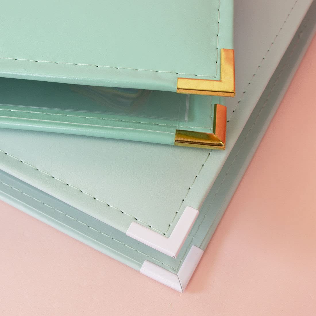 Craftelier - Album ad anelli in ecopelle e 5 buste da 30,5 x 30,5 cm (12" x 12") | Sistema 3 anelli metallici argento a D e porta etichette | Dimensioni 33,02 x 38,1 x 7,62 cm - Colore blu marino